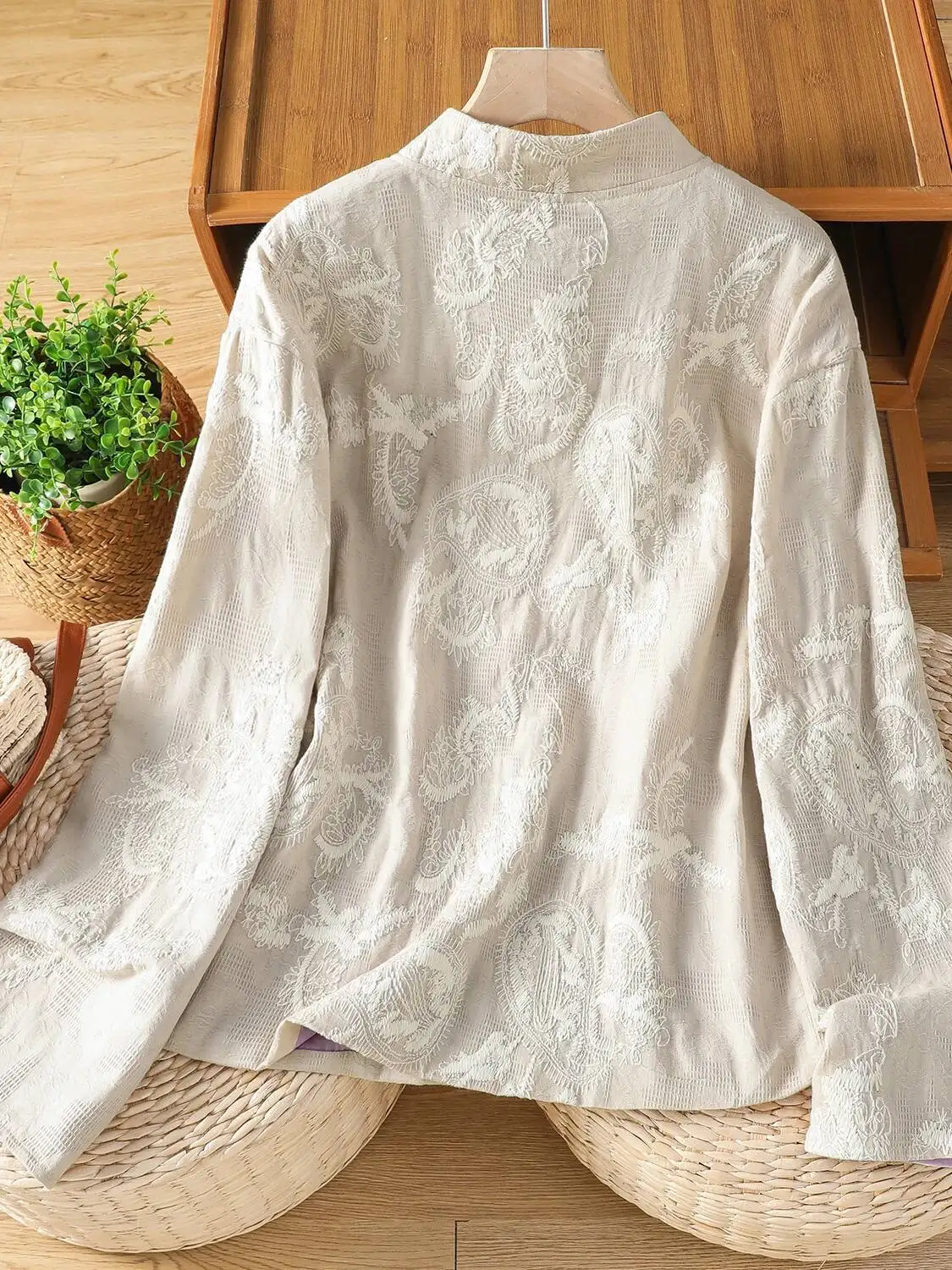 Authentic Chinese Heavy Embroidery Cotton Linen Open Cardigan Coat For Women Autumn New Arrival
Authentic Chinese Heavy Embroidery Cotton Linen Open Cardigan Coat For Women Autumn New Arrival