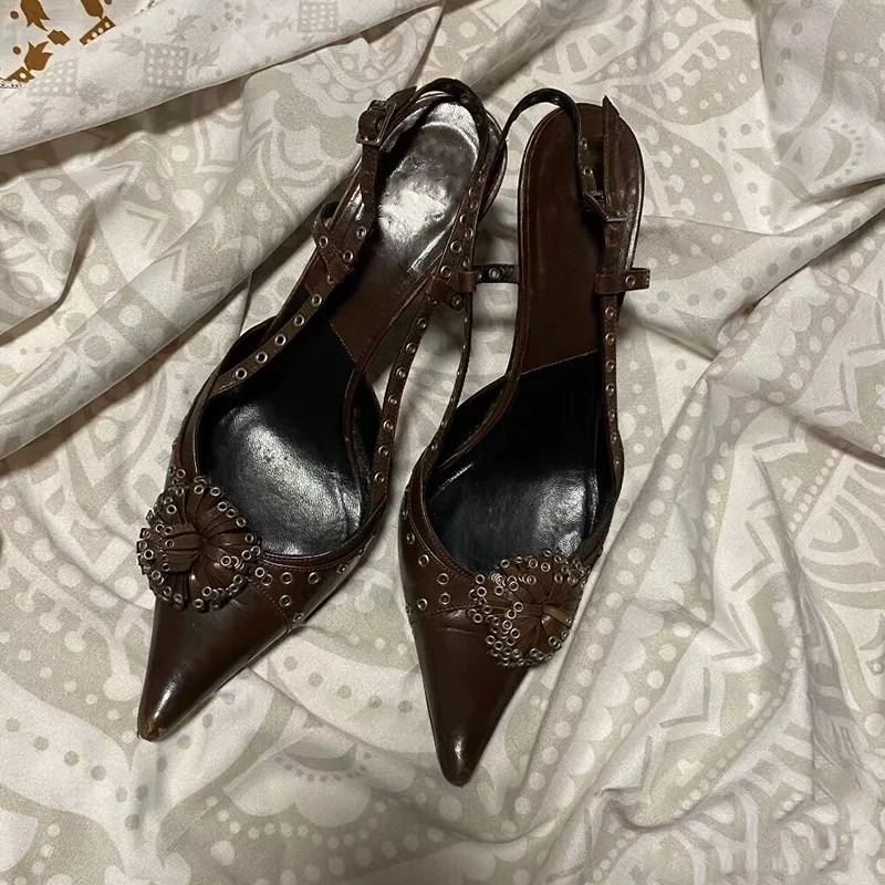 New Pointed Toe Wpmen Pumps Rivet Flowers Decor Thin Heels Wedding Banquet Dress Mule Ladies Sandals
New Pointed Toe Wpmen Pumps Rivet Flowers Decor Thin Heels Wedding Banquet Dress Mule Ladies Sandals