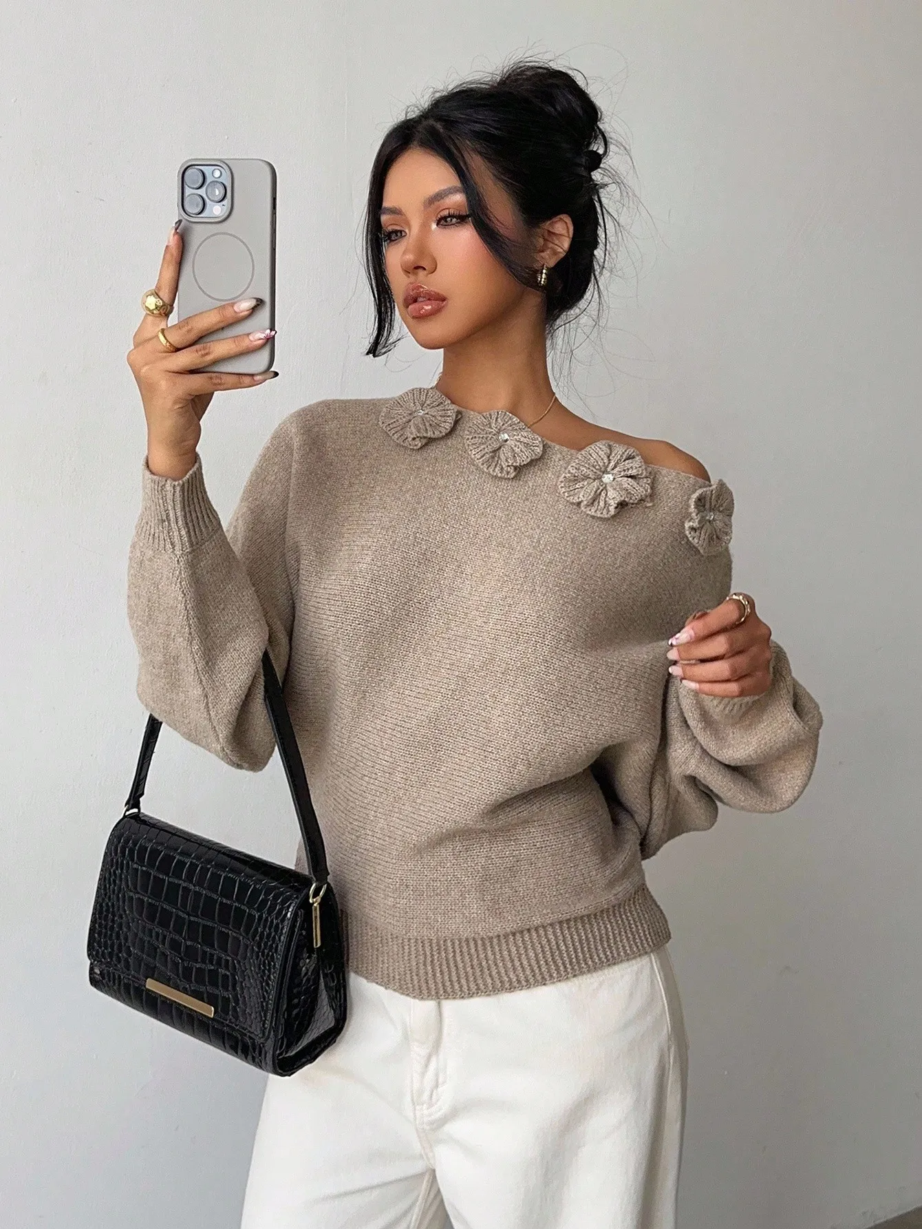 Женский свитер с открытыми плечами и цветочными аппликациями из страз, однотонный бежевый вязаный пуловер
Женский свитер с открытыми плечами и цветочными аппликациями из страз, однотонный бежевый вязаный пуловер