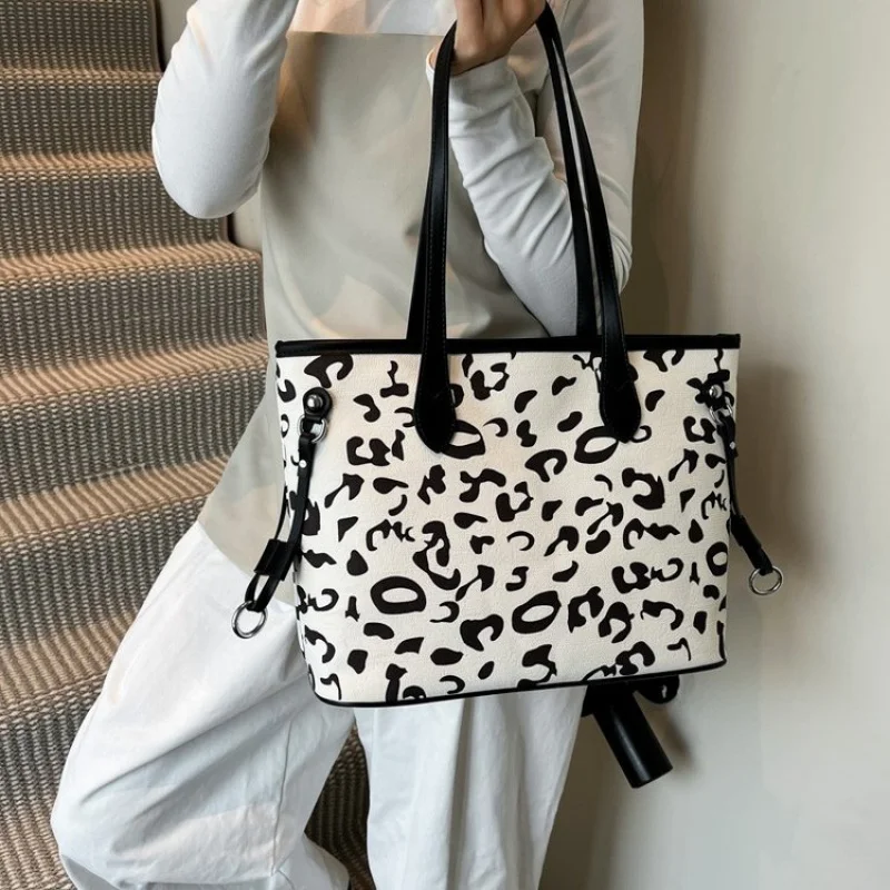 Luxury Houndstooth Tote Bag For Women Designer Inspired Classic Print Pattern Timelessly Chic Style
Luxury Houndstooth Tote Bag For Women Designer Inspired Classic Print Pattern Timelessly Chic Style