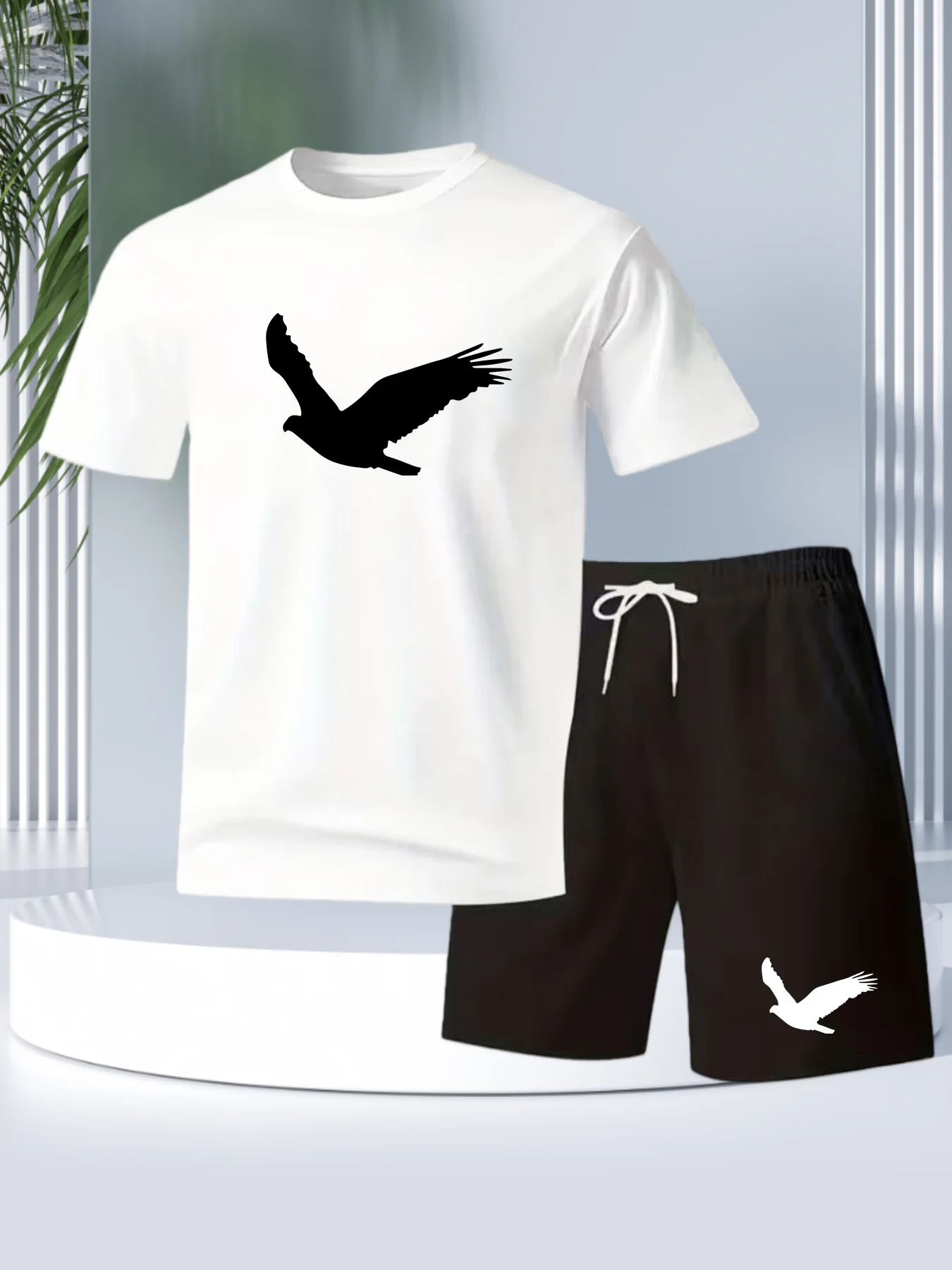 The fashionable men's T-shirt is made of high-quality mesh breathable fabric and is lightweight and quick-drying
The fashionable men's T-shirt is made of high-quality mesh breathable fabric and is lightweight and quick-drying