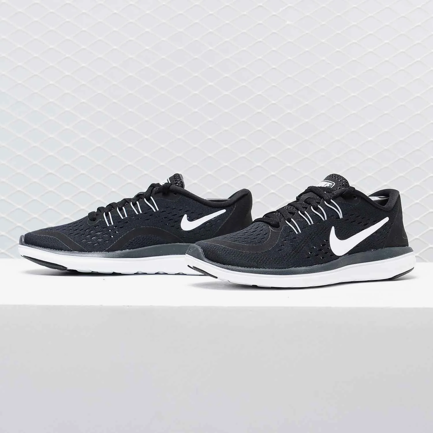 Nike Authentic FITSOLE Women's Comfortable Casual Breathable Sports Running Shoes 898476-001
Nike Authentic FITSOLE Women's Comfortable Casual Breathable Sports Running Shoes 898476-001