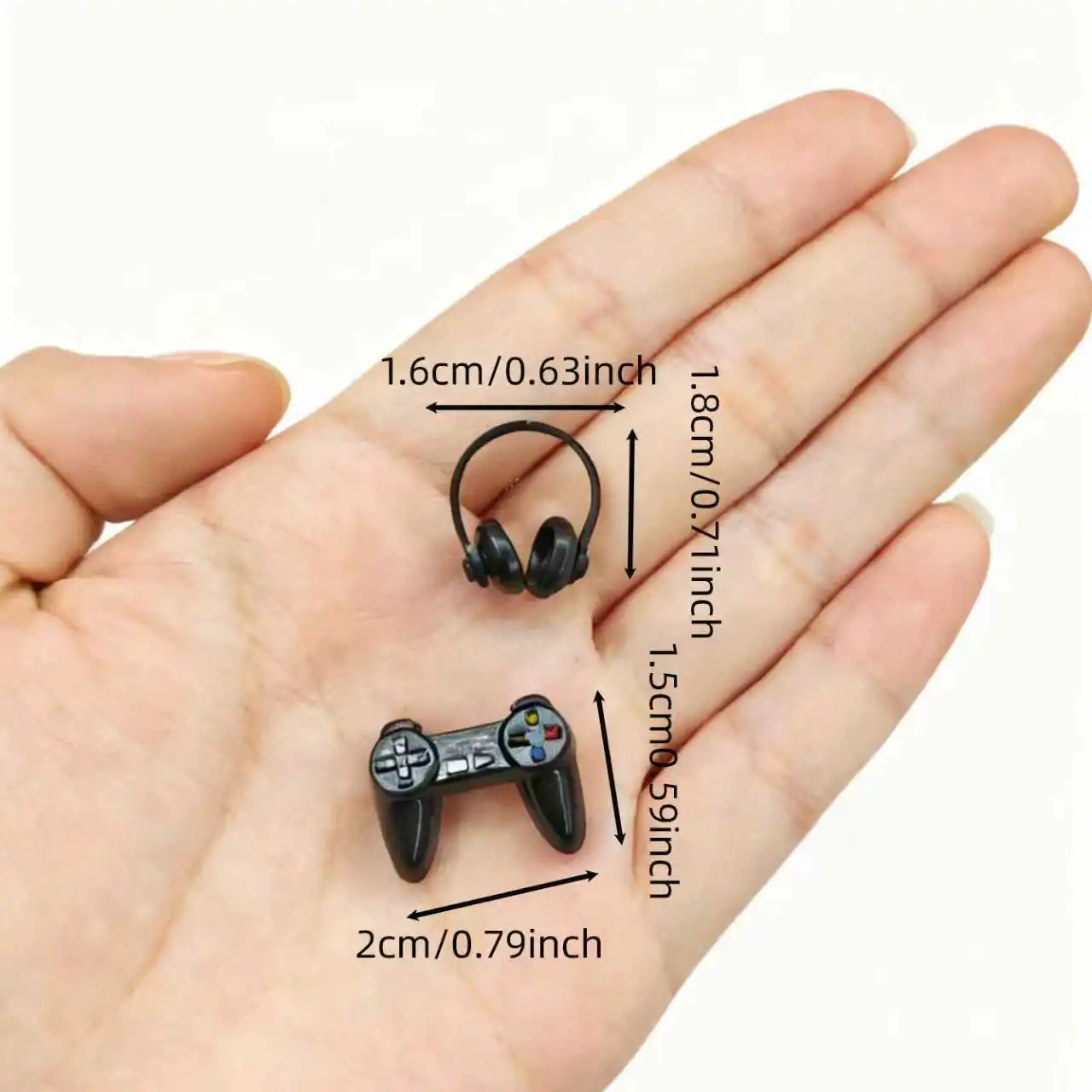 2pcs Fingertip game console miniature controller dollhouse accessory retro e-sports element, mini scene decoration part
2pcs Fingertip game console miniature controller dollhouse accessory retro e-sports element, mini scene decoration part