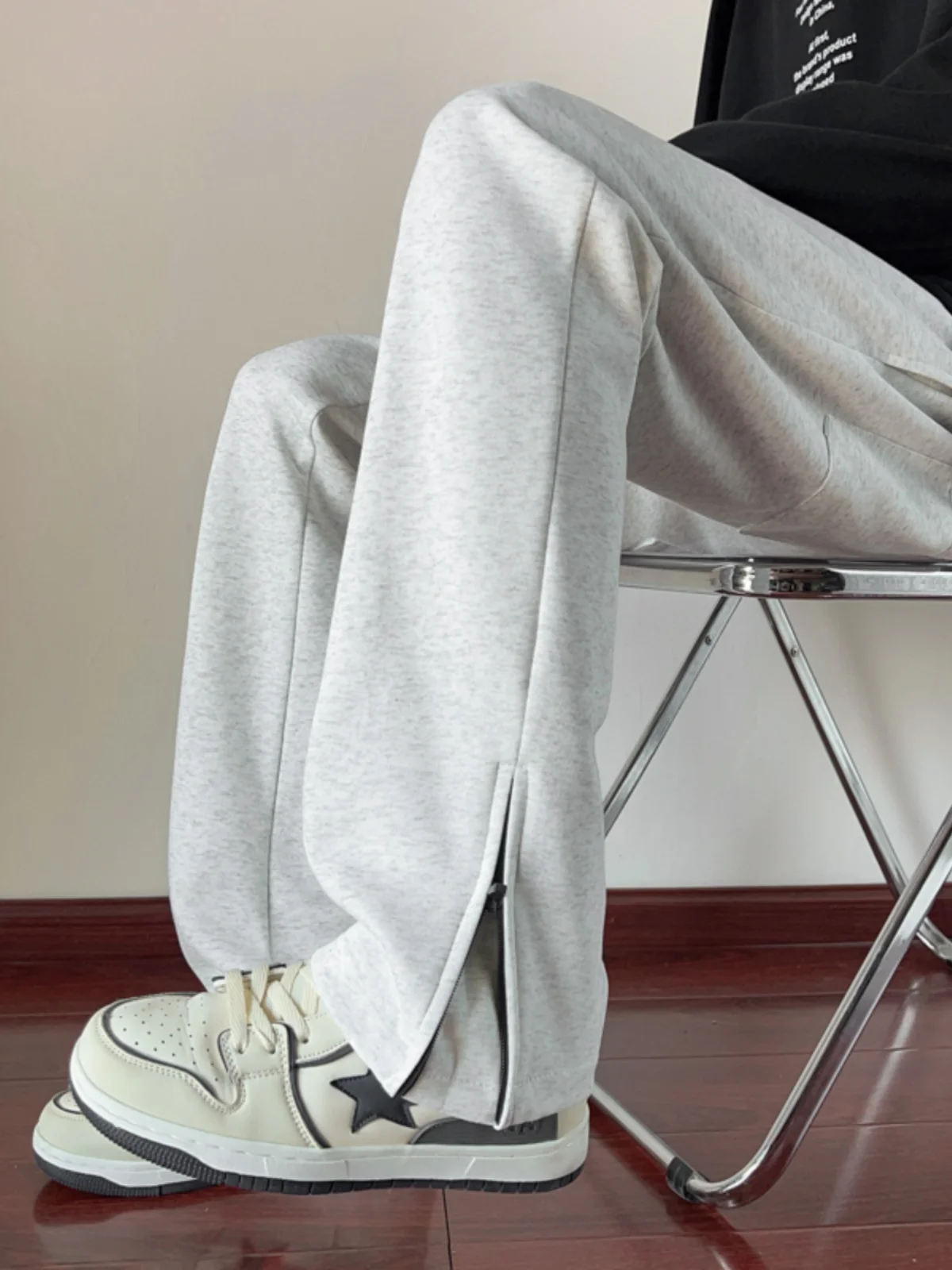 American High Street Grey Fleece Lined Thickened Men's Autumn Winter Straight Leg Micro Flared Casual Pants Zipper Decorated
American High Street Grey Fleece Lined Thickened Men's Autumn Winter Straight Leg Micro Flared Casual Pants Zipper Decorated