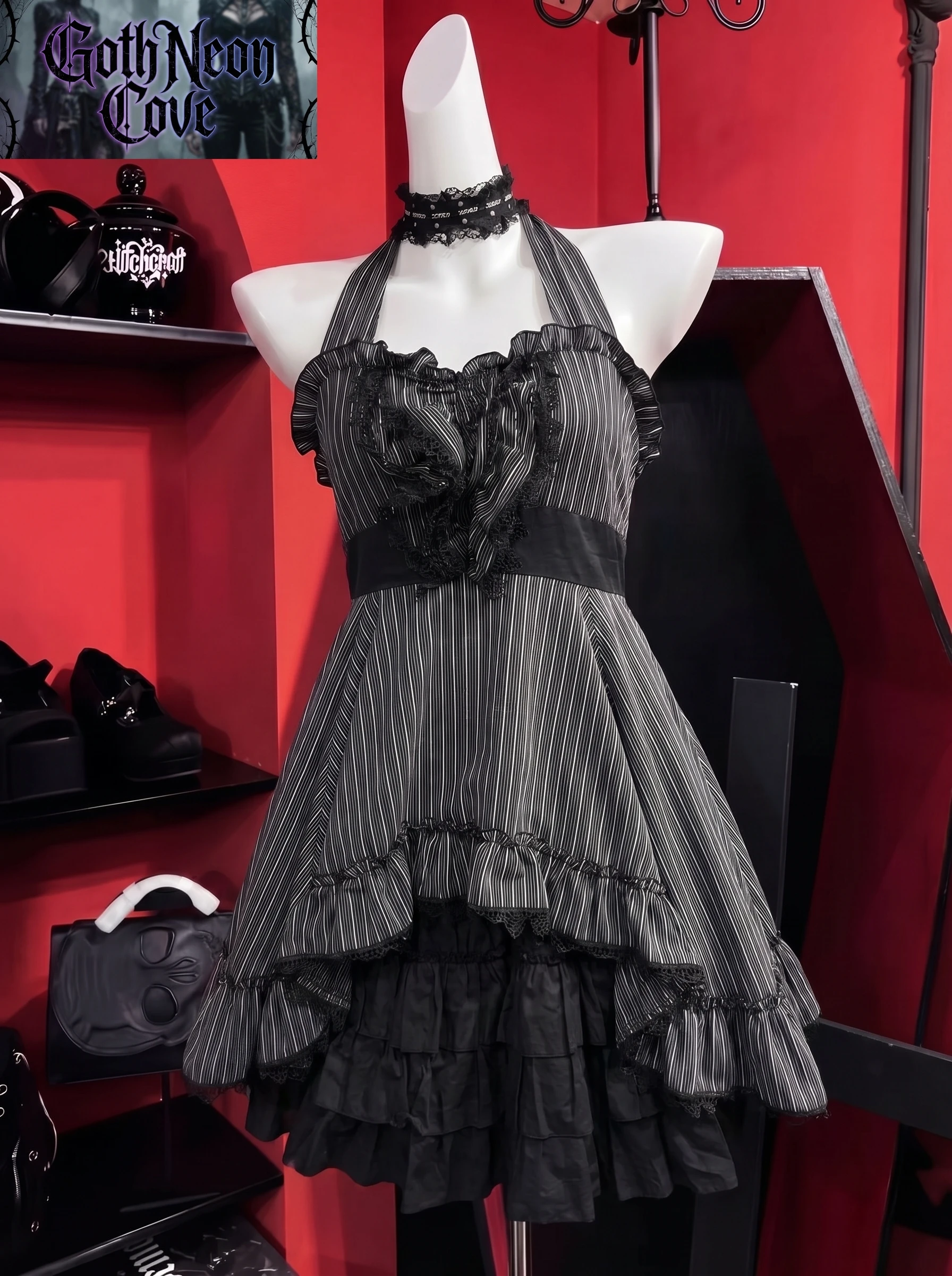 Summer Japanese Dark Goth Lolita 2 Piece Set Women's Halter Neck Irregular Top + Mini Skirt Subculture Y2K Vintage Striped Set
Summer Japanese Dark Goth Lolita 2 Piece Set Women's Halter Neck Irregular Top + Mini Skirt Subculture Y2K Vintage Striped Set