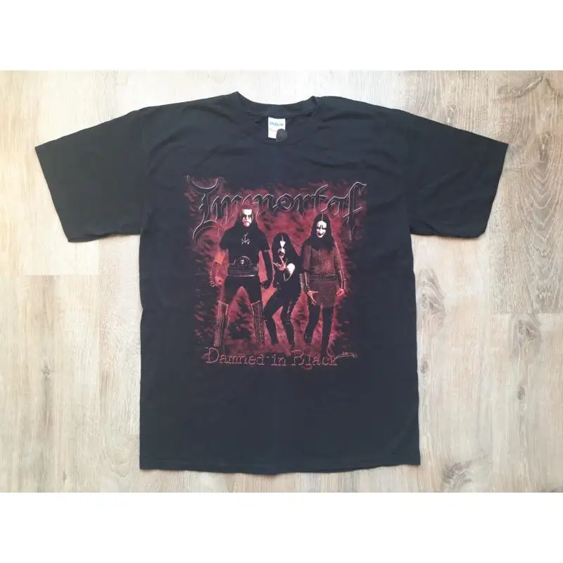 Редкая черная металлическая рубашка Immortal Damned 2000-х годов «Hordes Of Evil March»
Редкая черная металлическая рубашка Immortal Damned 2000-х годов «Hordes Of Evil March»