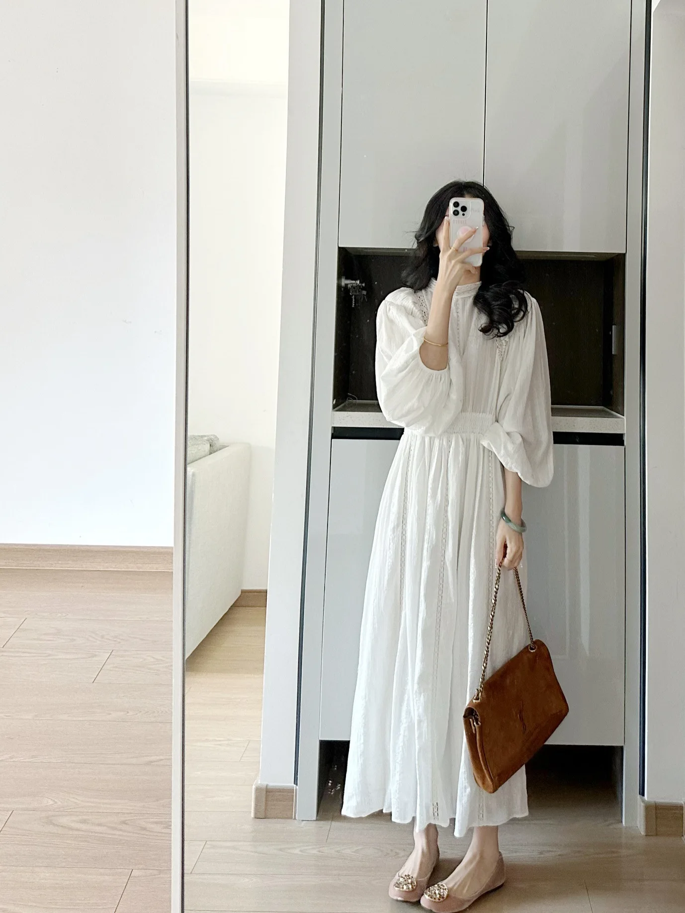 French Heavy Industry Dress 2025 Spring And Autumn New Holiday Style Bubble Sleeve White High-end Long Dress For Women
French Heavy Industry Dress 2025 Spring And Autumn New Holiday Style Bubble Sleeve White High-end Long Dress For Women