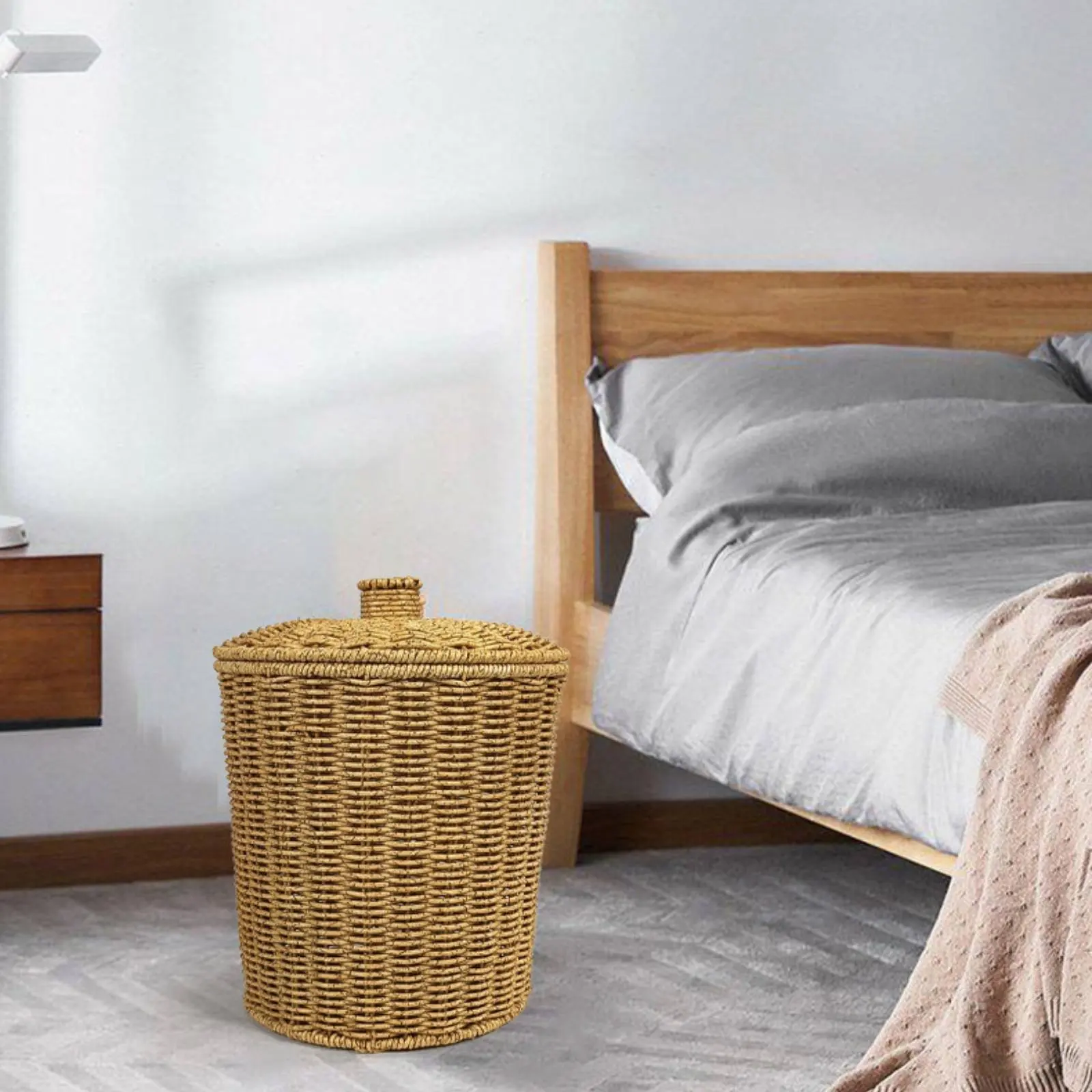 Lidded Trash Bin Woven Texture Rattan Waste Bin Wicker Trash Can Decorative Wastebasket Compact for Office
Lidded Trash Bin Woven Texture Rattan Waste Bin Wicker Trash Can Decorative Wastebasket Compact for Office