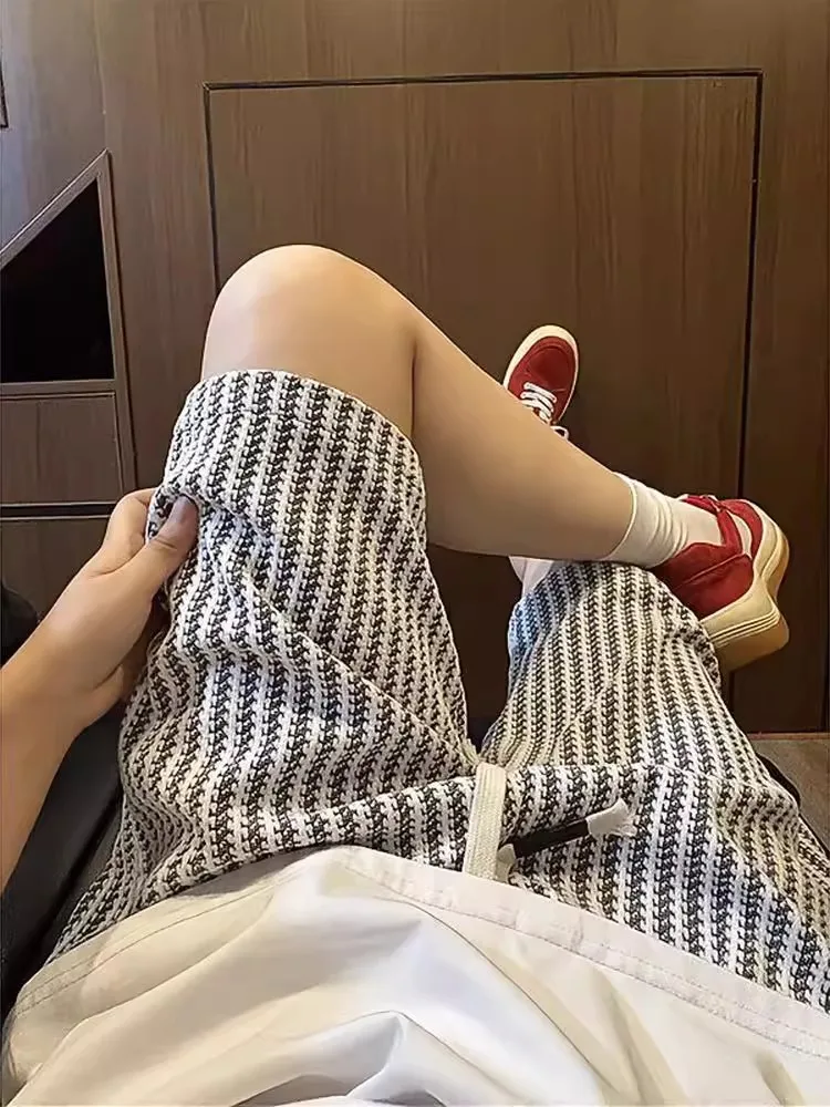 Мужские летние крутые прямые свободные спортивные брюки с пятью точками в американском стиле ретро, повседневные молодежные брюки
Мужские летние крутые прямые свободные спортивные брюки с пятью точками в американском стиле ретро, повседневные молодежные брюки