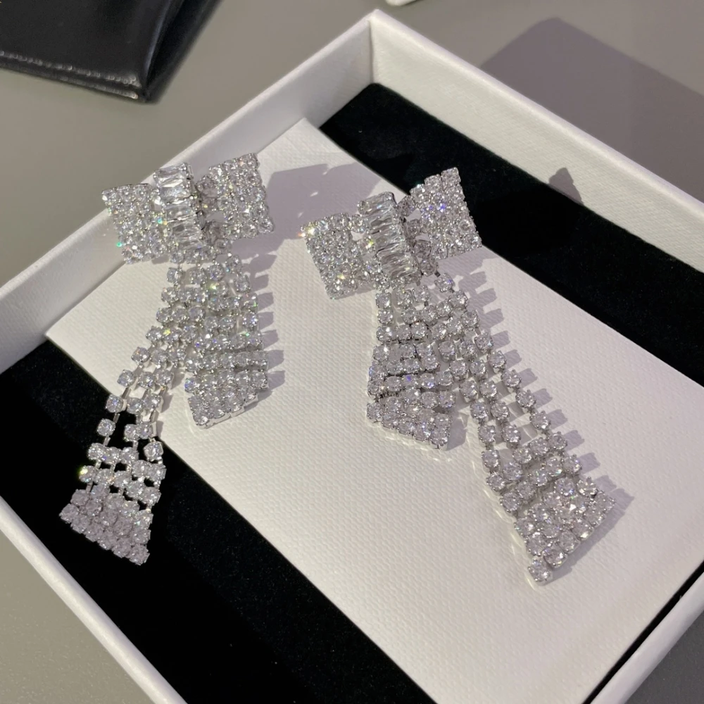 2022 New Trend Sweet Luxury Exquisite Jewelry Full Diamond Bowknot Tassel Earrings For Women Party Anniversary Gift.
2022 New Trend Sweet Luxury Exquisite Jewelry Full Diamond Bowknot Tassel Earrings For Women Party Anniversary Gift.