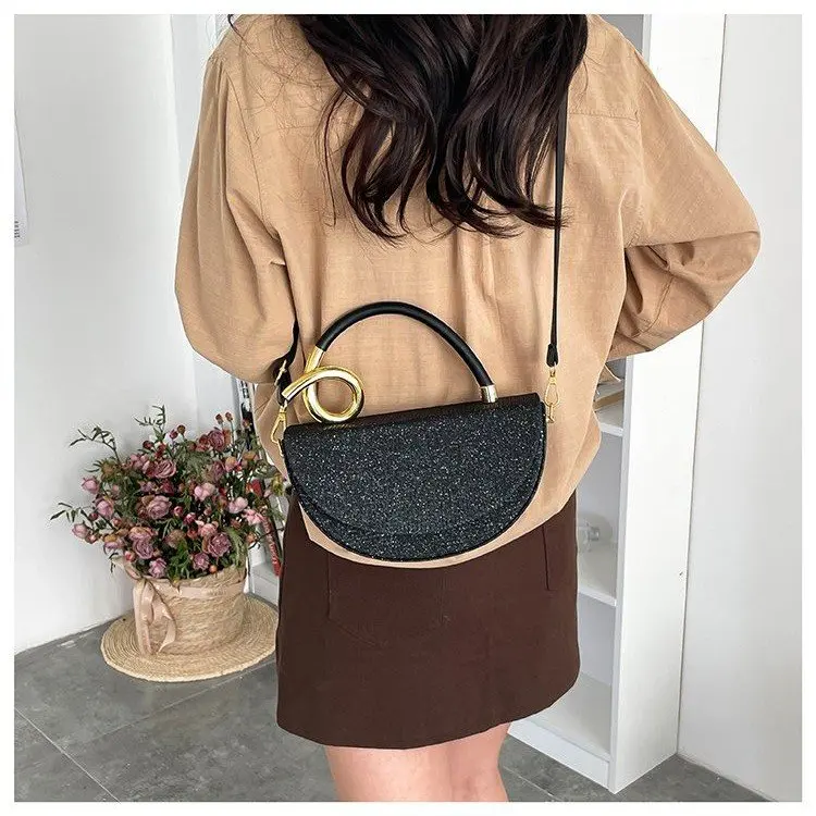 Luxury Minimalist Vintage Diaper Bags For Women Classic Solid Color Crossbody Bag High-End Leather Bag Simple Stylish Elegant
Luxury Minimalist Vintage Diaper Bags For Women Classic Solid Color Crossbody Bag High-End Leather Bag Simple Stylish Elegant