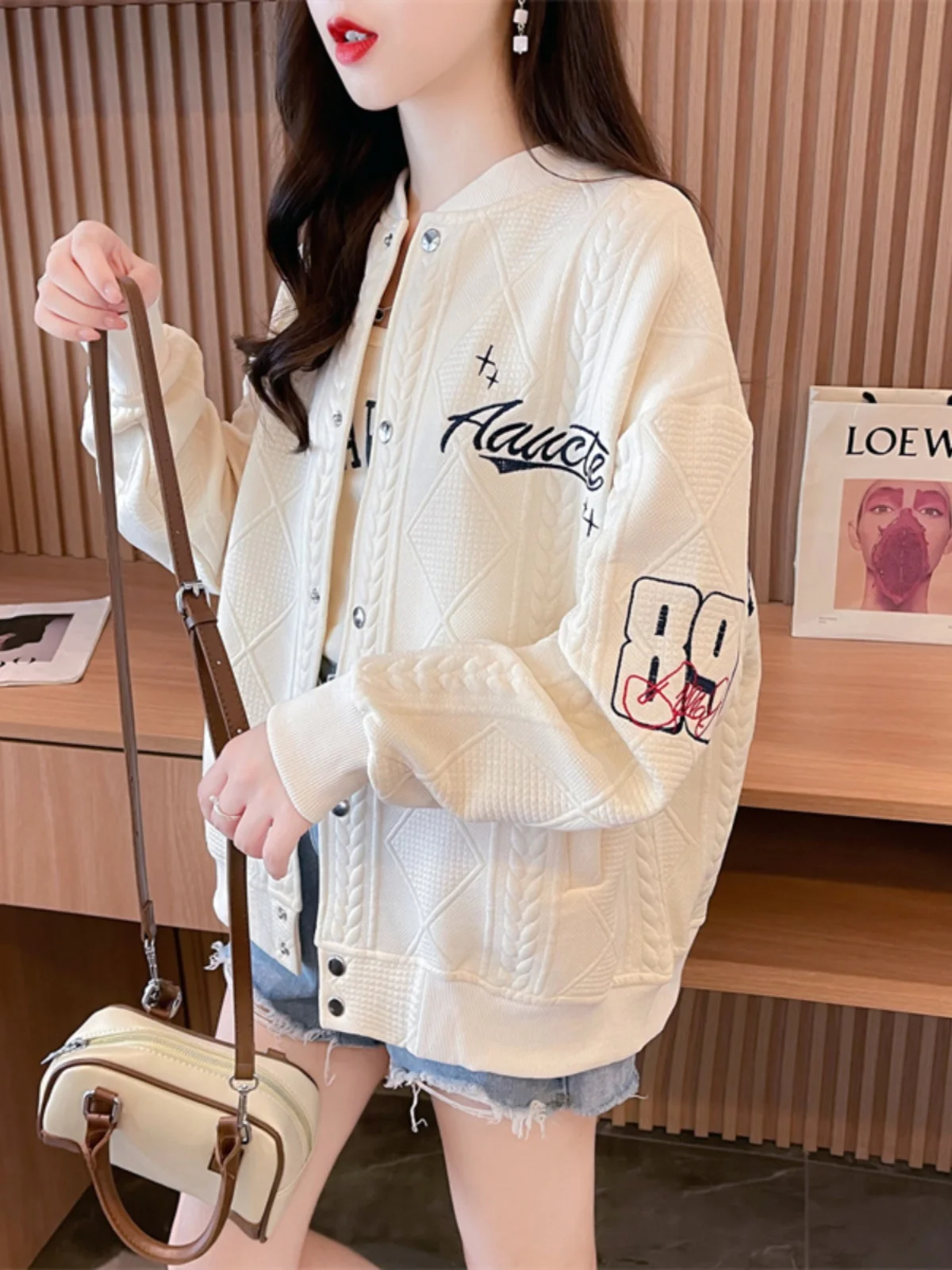 Бейсбольные куртки, японские женские летние дышащие походные куртки для бойфренда, легкие Kpop с тремя пуговицами, шикарные рукава для отдыха на открытом воздухе
Бейсбольные куртки, японские женские летние дышащие походные куртки для бойфренда, легкие Kpop с тремя пуговицами, шикарные рукава для отдыха на открытом воздухе