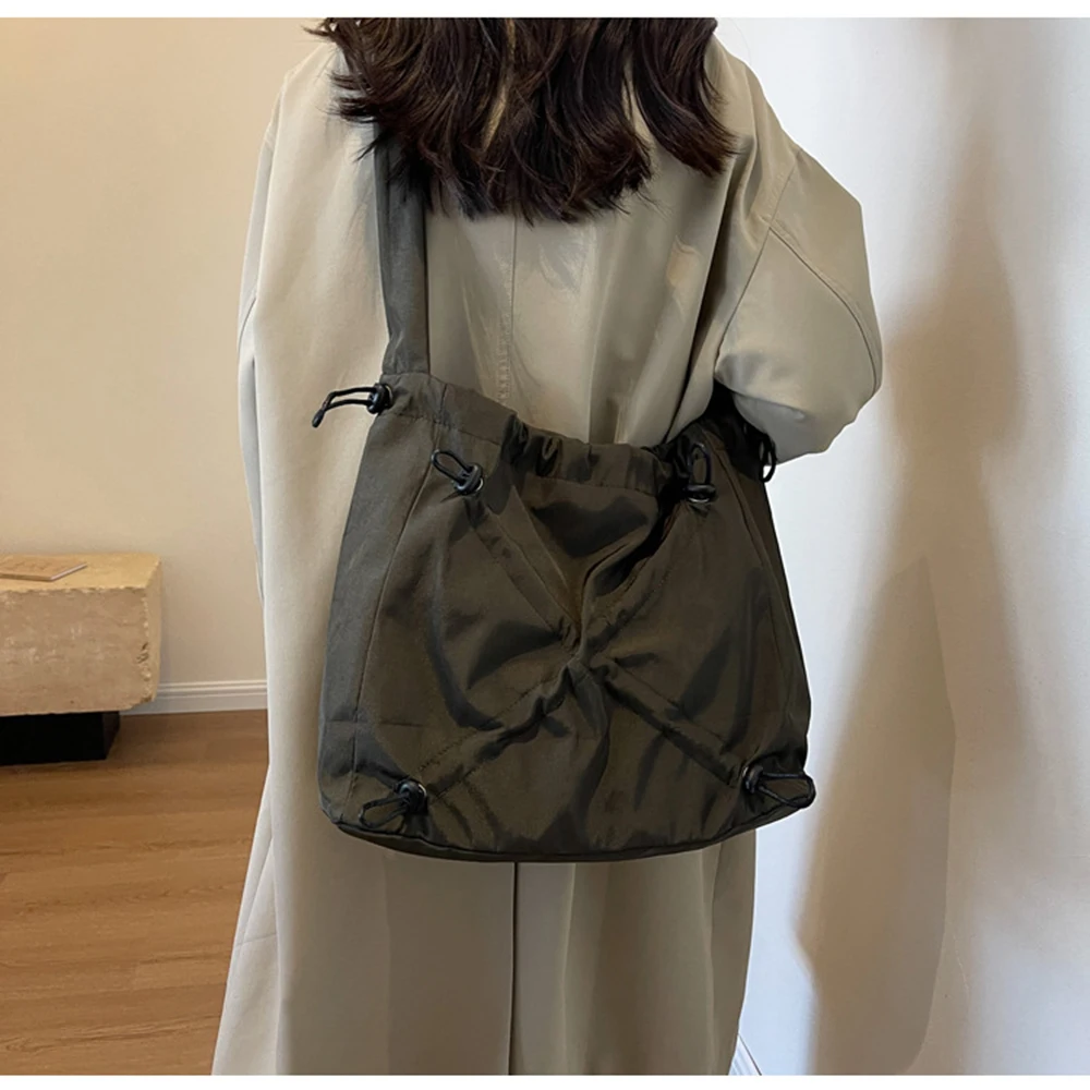 Fashion Nylon Single Shoulder Tote Bag Unisex Casual Versatile Solid Color Cross Drawstring Design Commuter Crossbody Bags 
Fashion Nylon Single Shoulder Tote Bag Unisex Casual Versatile Solid Color Cross Drawstring Design Commuter Crossbody Bags