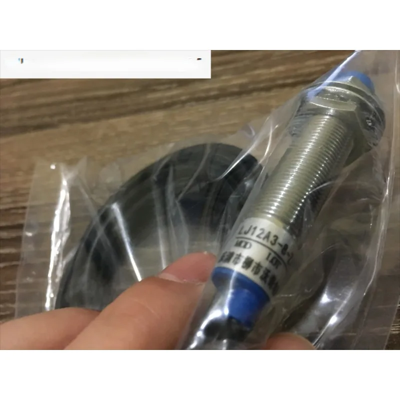 Remote proximity switch LJ12A3-8-Z / BX sensor Inductive metal sensing NPN
Remote proximity switch LJ12A3-8-Z / BX sensor Inductive metal sensing NPN