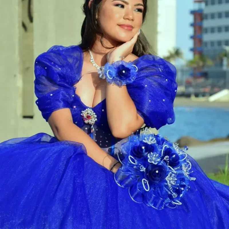 Королевское синее платье Quinceanera по индивидуальному заказу с открытыми плечами и аппликацией из пайеток, тюлевое платье с длинным хвостом, Vestido 15, Quinceanera
Королевское синее платье Quinceanera по индивидуальному заказу с открытыми плечами и аппликацией из пайеток, тюлевое платье с длинным хвостом, Vestido 15, Quinceanera