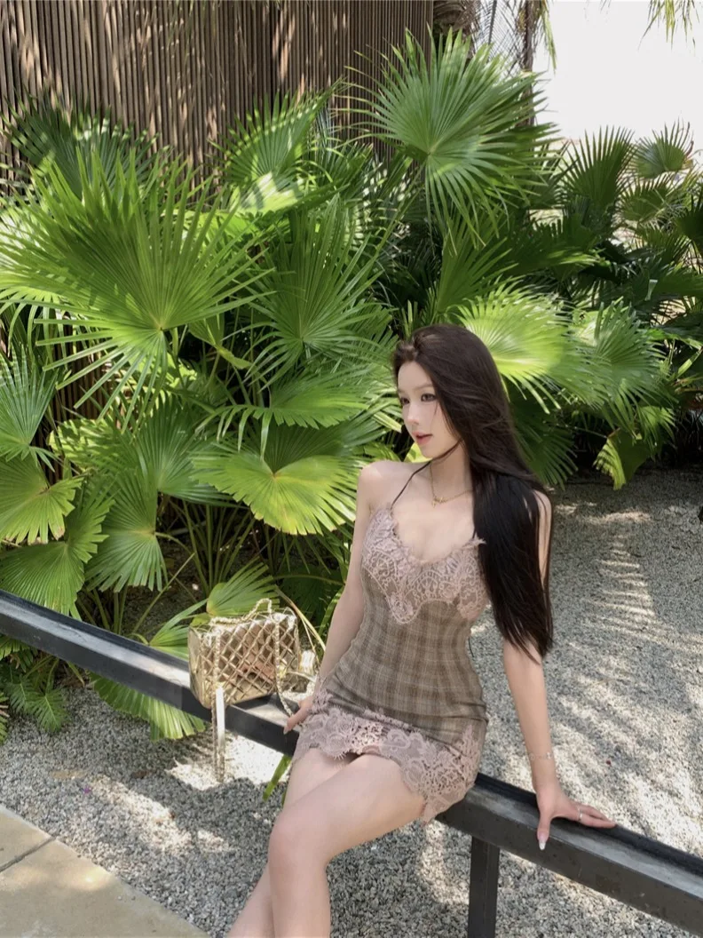 2024 Summer Women Dress Sexy Mature Girls Lace Splicing Halter Neck Retro Plaid High Waist Slim A Line Mini Dresses Female Dress
2024 Summer Women Dress Sexy Mature Girls Lace Splicing Halter Neck Retro Plaid High Waist Slim A Line Mini Dresses Female Dress