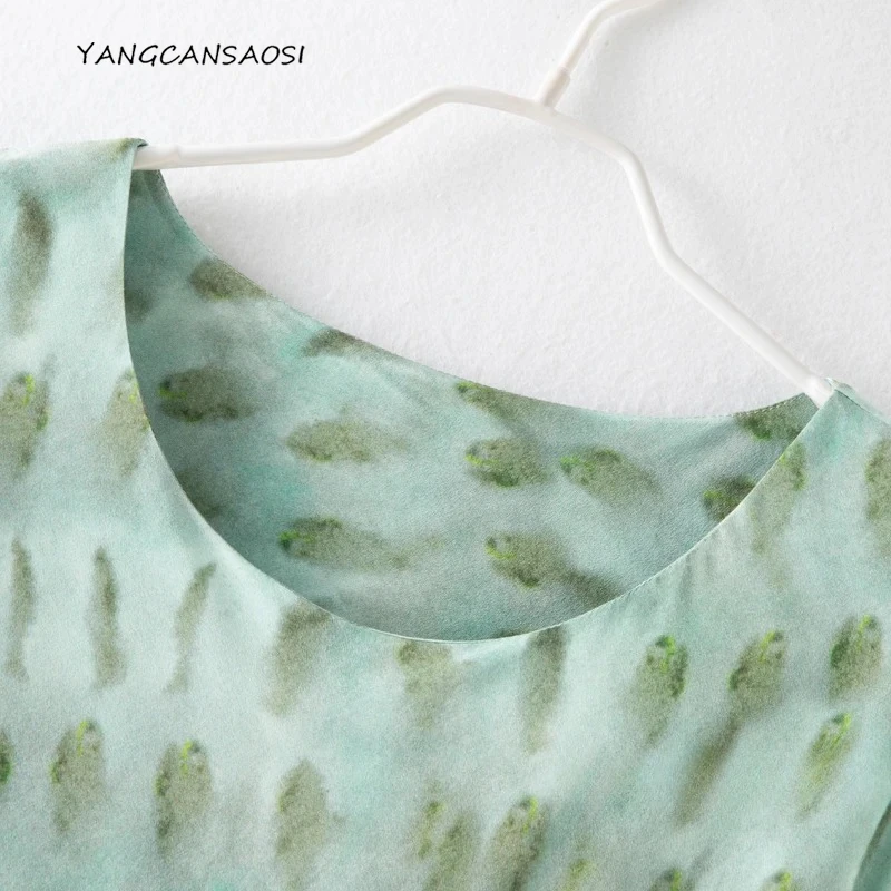 Blue Green Sleeveless Printed Natural Mulberry Silk Round Neck Oblique Cut Exquisite Fashion Elegant 100%Silk Double Crepe Dress
Blue Green Sleeveless Printed Natural Mulberry Silk Round Neck Oblique Cut Exquisite Fashion Elegant 100%Silk Double Crepe Dress