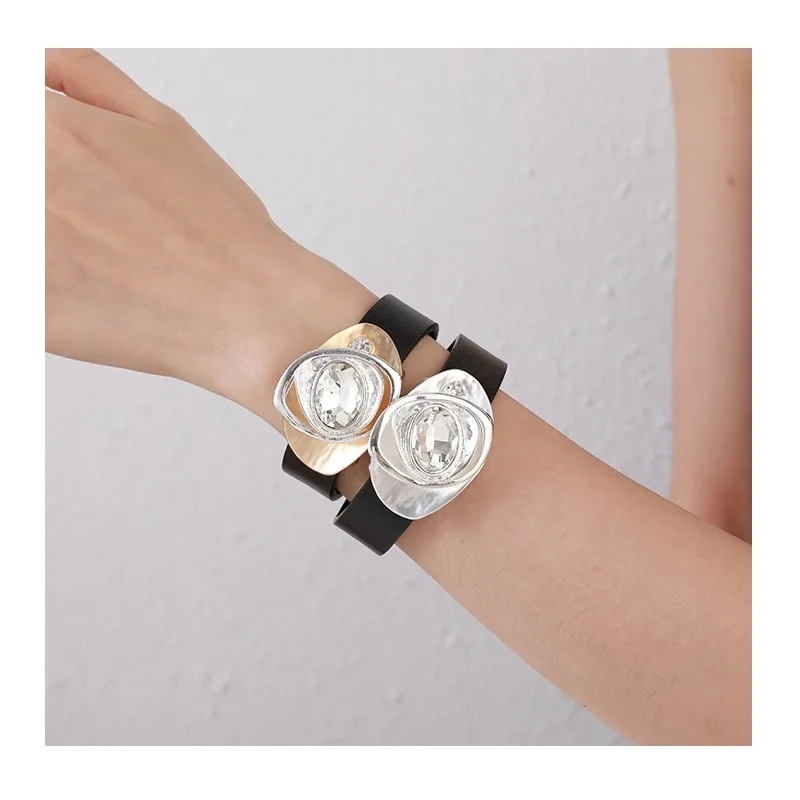 New Original Geometric Two-color Bracelet Versatile Metal Jewelry Premium Simple Women's Leather Bracelet
New Original Geometric Two-color Bracelet Versatile Metal Jewelry Premium Simple Women's Leather Bracelet