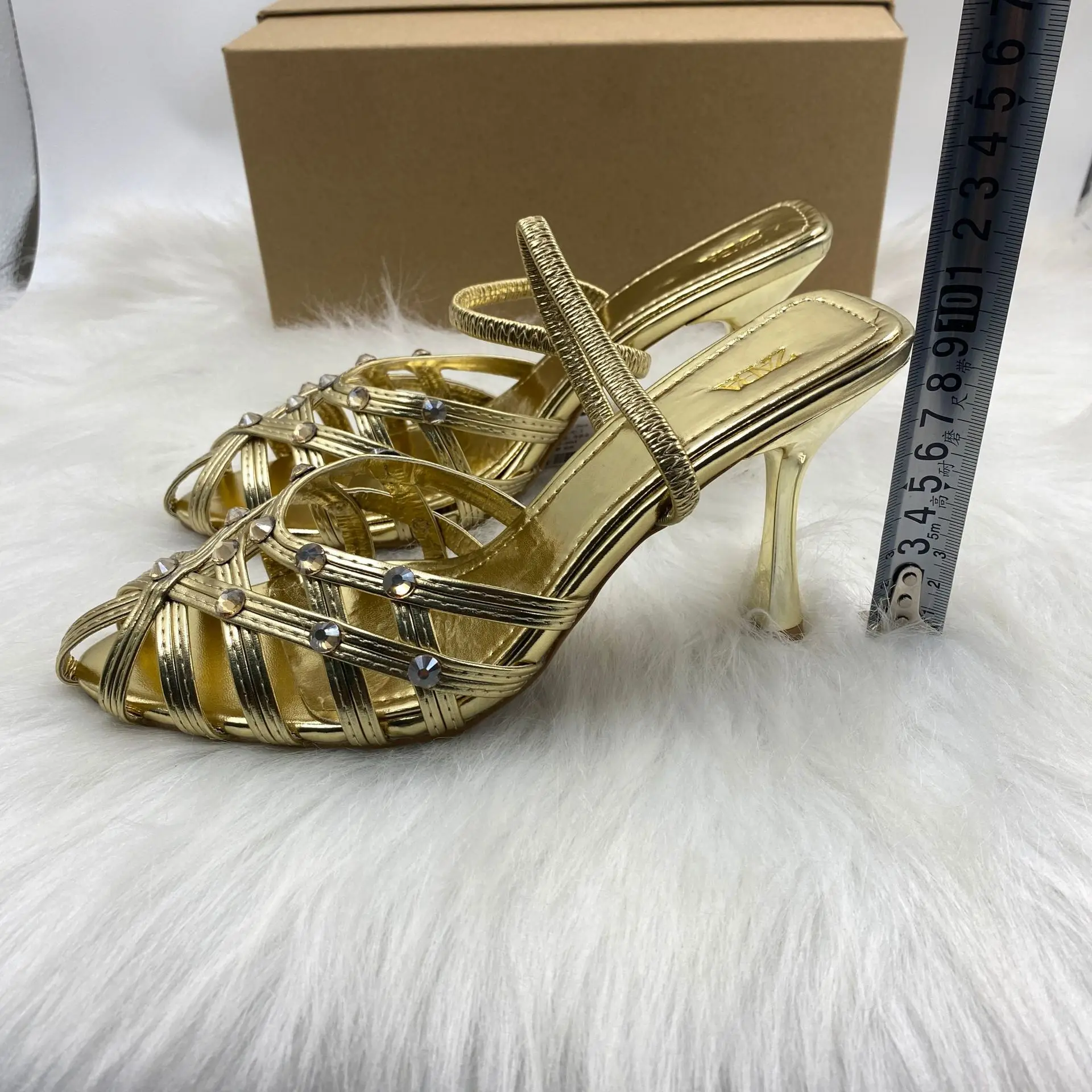Bloomsteps Cross-Border Independent Station INS Fashion Show gold Simple Open-Toe Sandals for Women
Bloomsteps Cross-Border Independent Station INS Fashion Show gold Simple Open-Toe Sandals for Women