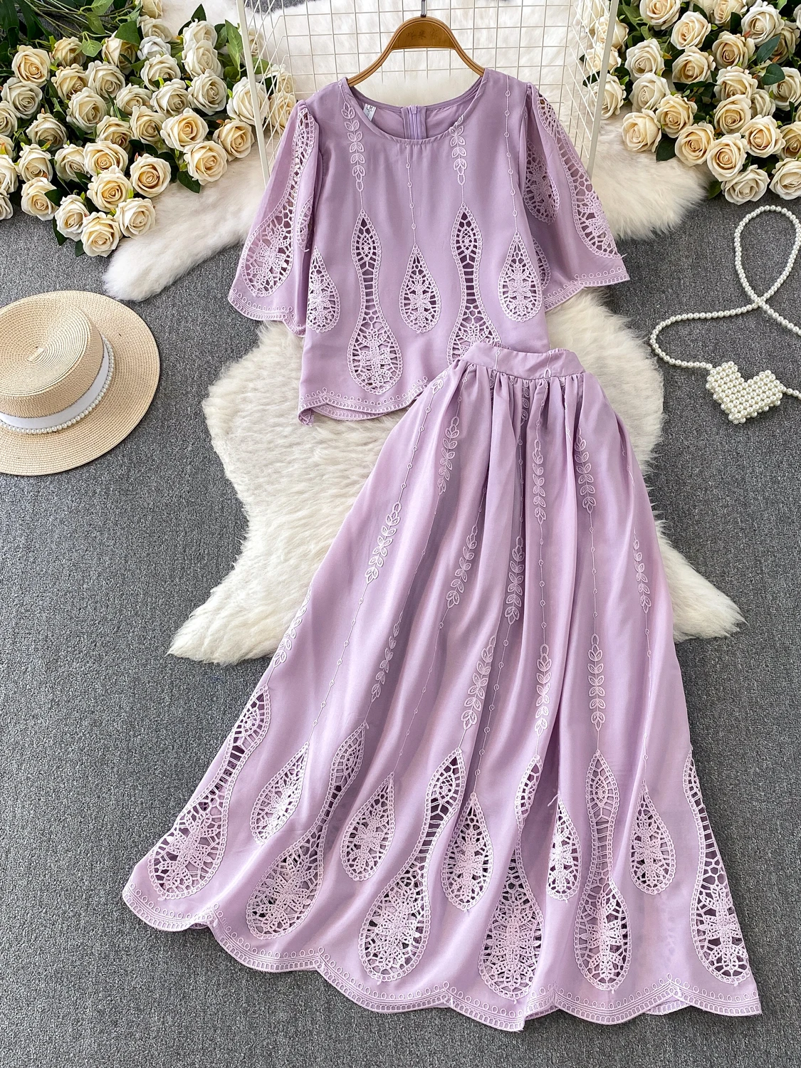 Retro Casual Vacation Hollow out Hook Flower round Neck Top High Waist Slimming Half Skirt Two Piece Set Women's Fashion
Retro Casual Vacation Hollow out Hook Flower round Neck Top High Waist Slimming Half Skirt Two Piece Set Women's Fashion