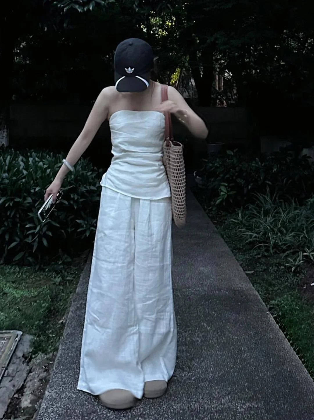 Summer White Design Slim Fit Strapless Vest Women's New 2026 Hanging Sense Illusory Thin Wide Leg Pants Fashionable Set
Summer White Design Slim Fit Strapless Vest Women's New 2026 Hanging Sense Illusory Thin Wide Leg Pants Fashionable Set
