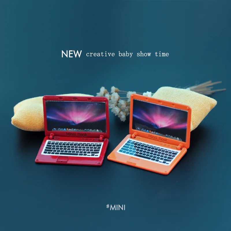 Мини-складной офисный ноутбук, миниатюрный кукольный домик, имитация компьютерной модели, мобильный телефон, украшения для кукол, аксессуары, игрушки 
Мини-складной офисный ноутбук, миниатюрный кукольный домик, имитация компьютерной модели, мобильный телефон, украшения для кукол, аксессуары, игрушки