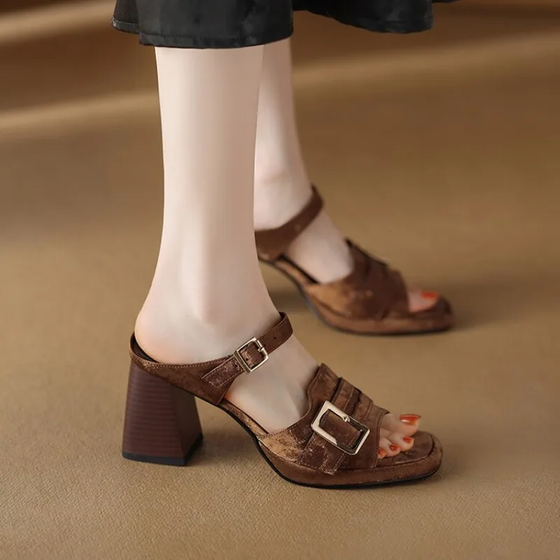 Brown retro square toe sandals women 2025 new French high-grade temperament open toe thick heels high heels slippers to wear
Brown retro square toe sandals women 2025 new French high-grade temperament open toe thick heels high heels slippers to wear