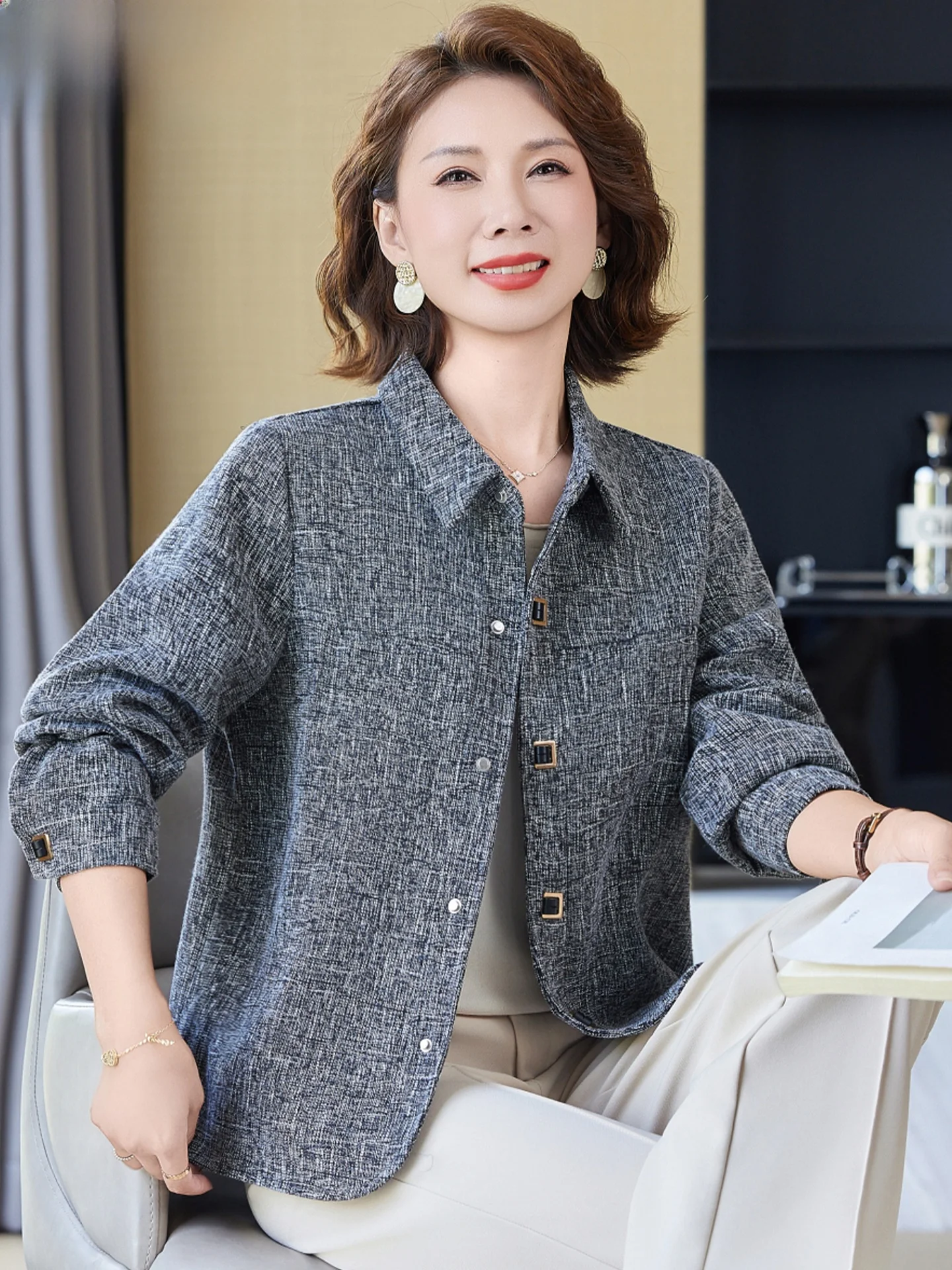 Fashionable Short Shirt Jacket 2025 Autumn New Style Small Fragrance Wind Coat for Middle-Aged Women Elegant Lady Top
Fashionable Short Shirt Jacket 2025 Autumn New Style Small Fragrance Wind Coat for Middle-Aged Women Elegant Lady Top