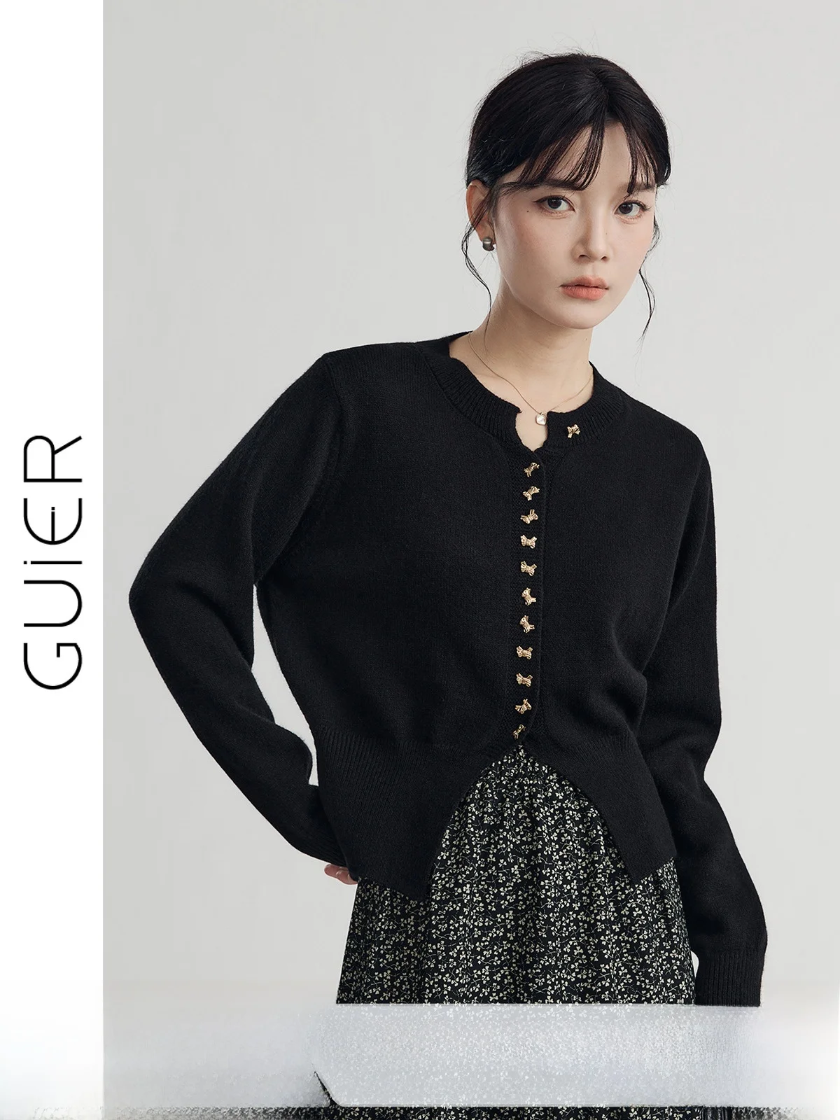 Вязаный кардиган Bla, женский, весна 2026, новинка, с круглым вырезом, на пуговицах, приталенный, повседневный, длинный рукав
Вязаный кардиган Bla, женский, весна 2026, новинка, с круглым вырезом, на пуговицах, приталенный, повседневный, длинный рукав