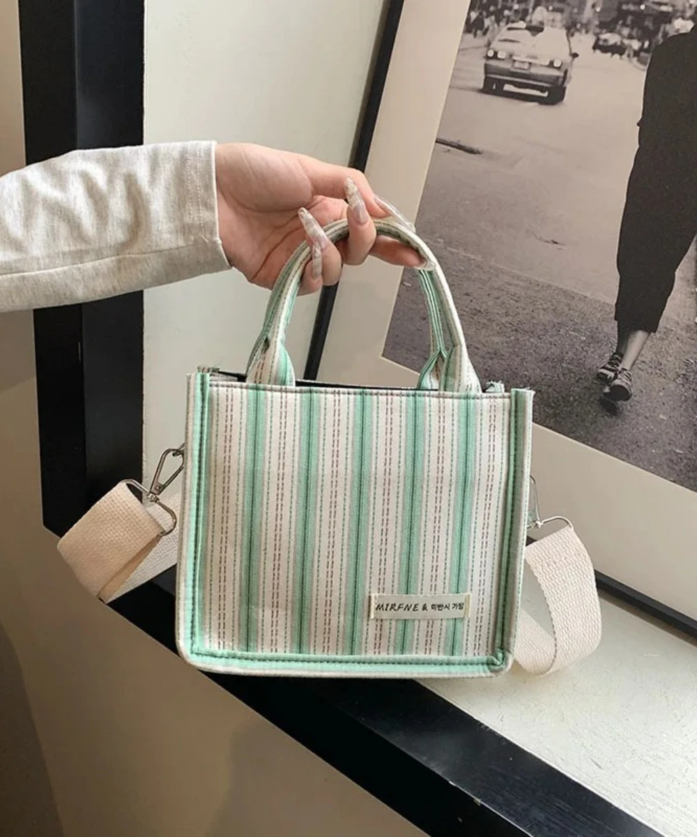 2025 Trendy Striped Handbag for Women Unique Designer Shoulder Tote Fashionable Crossbody Purse Minimalist Versatile Casual Bag
2025 Trendy Striped Handbag for Women Unique Designer Shoulder Tote Fashionable Crossbody Purse Minimalist Versatile Casual Bag