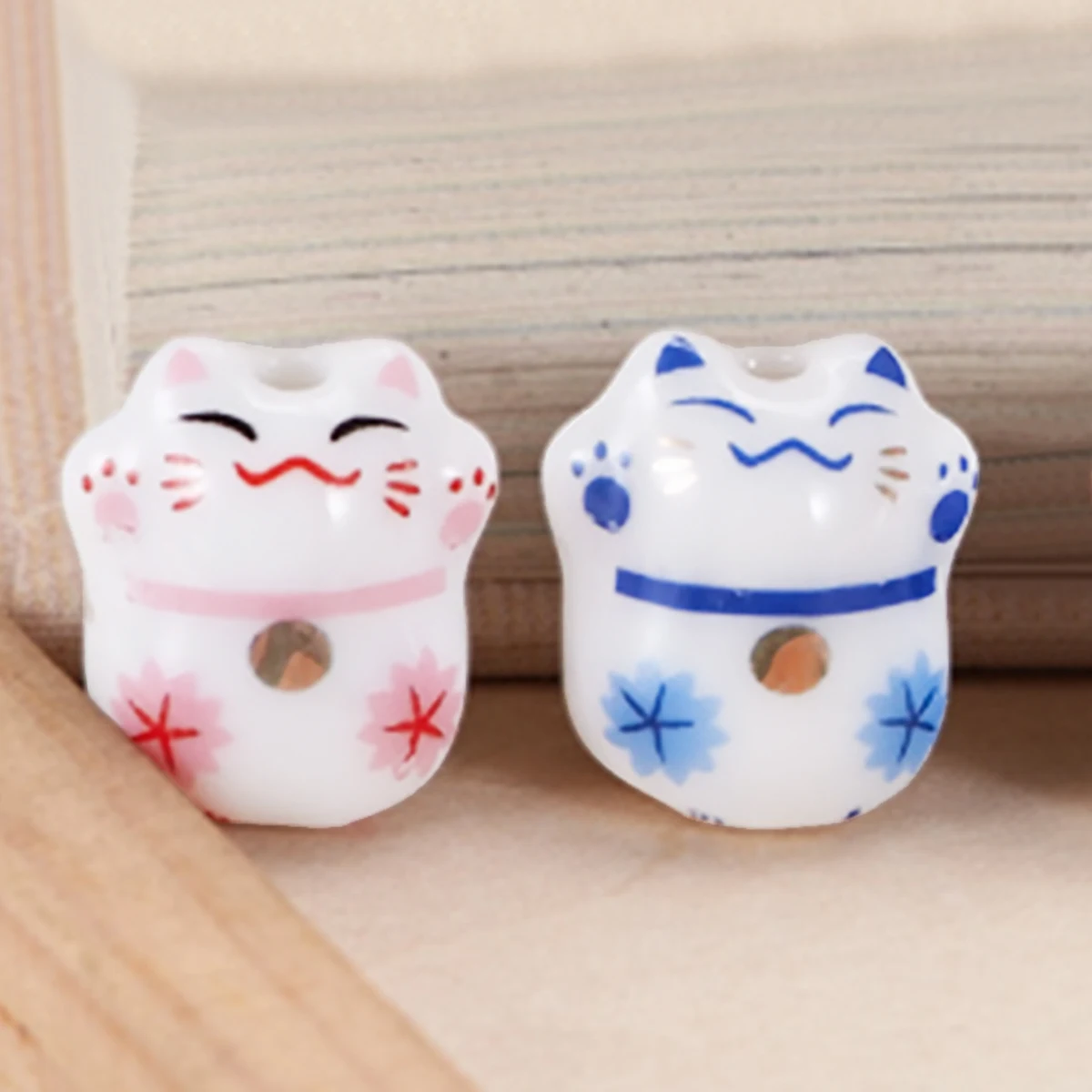 13x14mm Blue,Pink Vertical Hole Hand Painted Lucky Cat Ceramic Beads DIY Bracelet Keychain Pendant Porcelain Bead Accessories
13x14mm Blue,Pink Vertical Hole Hand Painted Lucky Cat Ceramic Beads DIY Bracelet Keychain Pendant Porcelain Bead Accessories