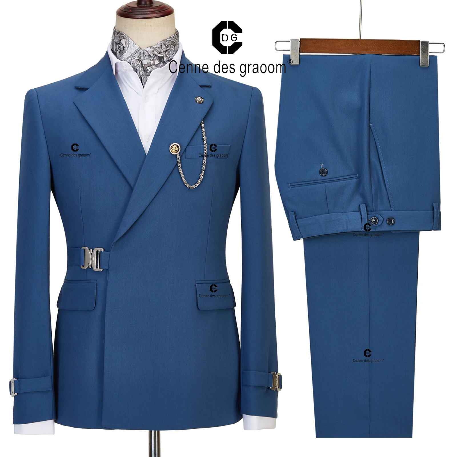 Genne Des Graoom 2022 новый дизайн пальто в стиле Dapper с металлической боковой пряжкой синие мужские костюмы комплект из 2 предметов для ужина свадебной вечеринки
Genne Des Graoom 2022 новый дизайн пальто в стиле Dapper с металлической боковой пряжкой синие мужские костюмы комплект из 2 предметов для ужина свадебной вечеринки