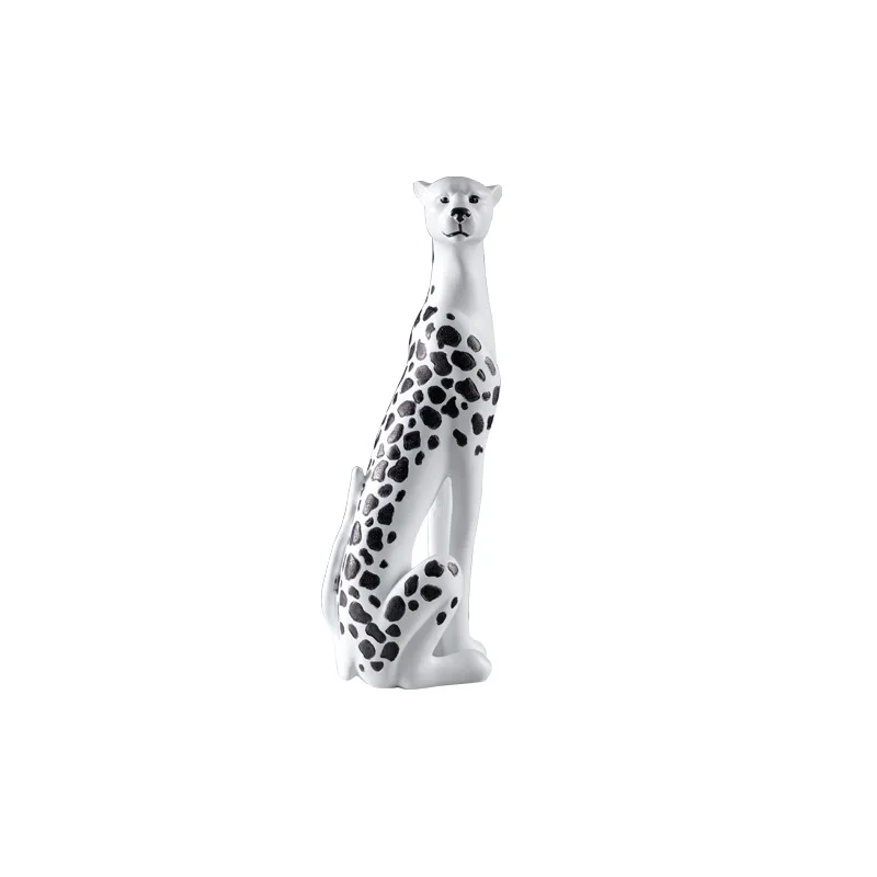 Modern simple electroplating resin handicrafts, leopard animal ornaments, living room office desktop ornaments
Modern simple electroplating resin handicrafts, leopard animal ornaments, living room office desktop ornaments