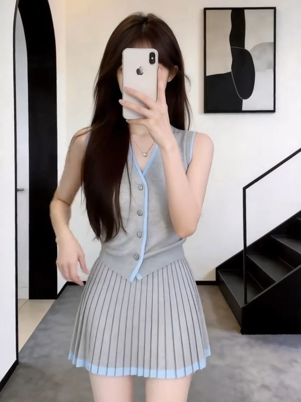 Summer Knitted Set Women's Sweet Soft V-neck Vest High-waisted Pleated Short Skirt Two-piece Korean Style Fashion Ensemble
Summer Knitted Set Women's Sweet Soft V-neck Vest High-waisted Pleated Short Skirt Two-piece Korean Style Fashion Ensemble