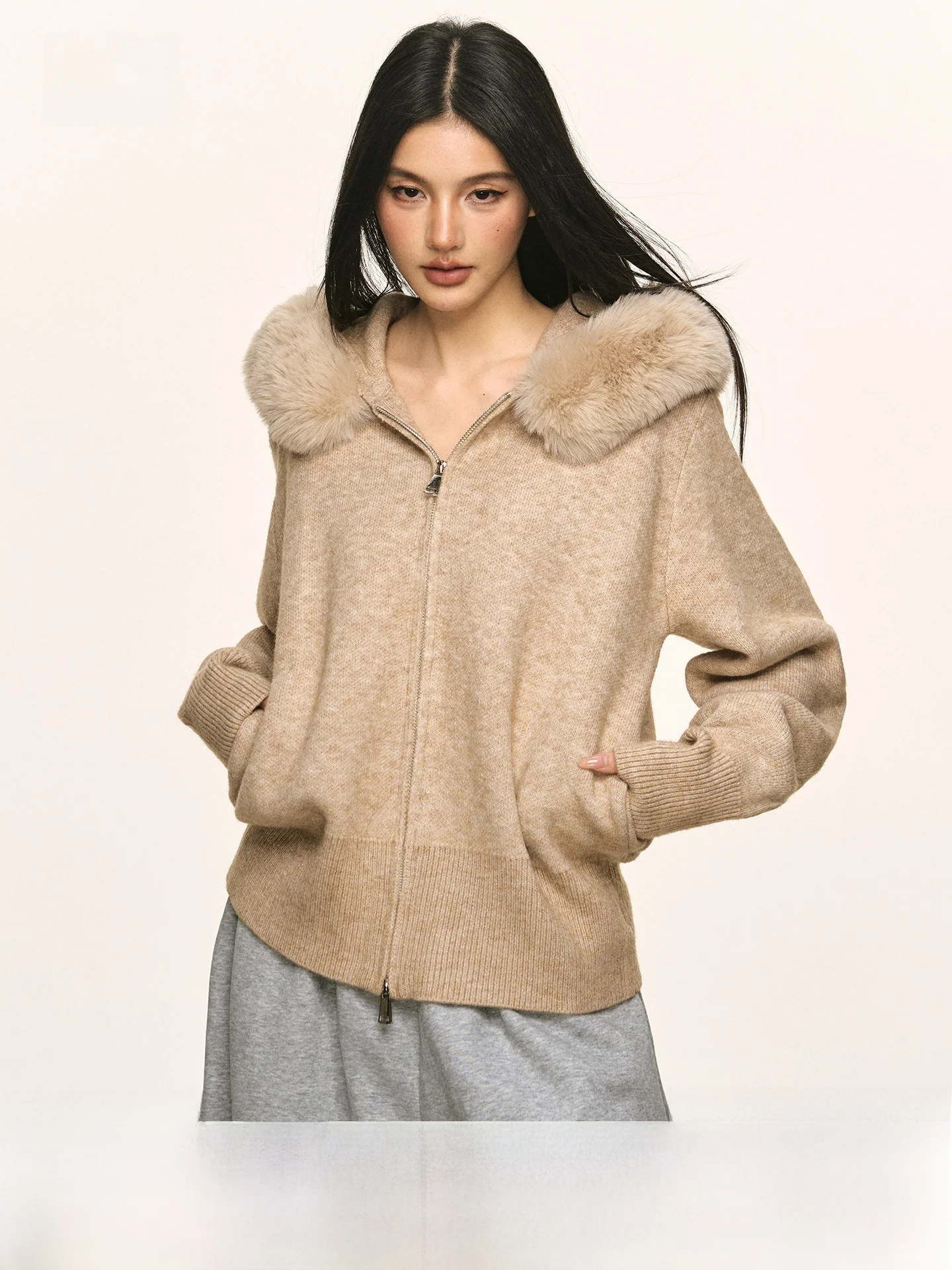 Anna Aneae Women's Knitted Sweater Coat with Large Fur Collar Double Zipper Loose Casual Spring Autumn Open Cardigan
Anna Aneae Women's Knitted Sweater Coat with Large Fur Collar Double Zipper Loose Casual Spring Autumn Open Cardigan