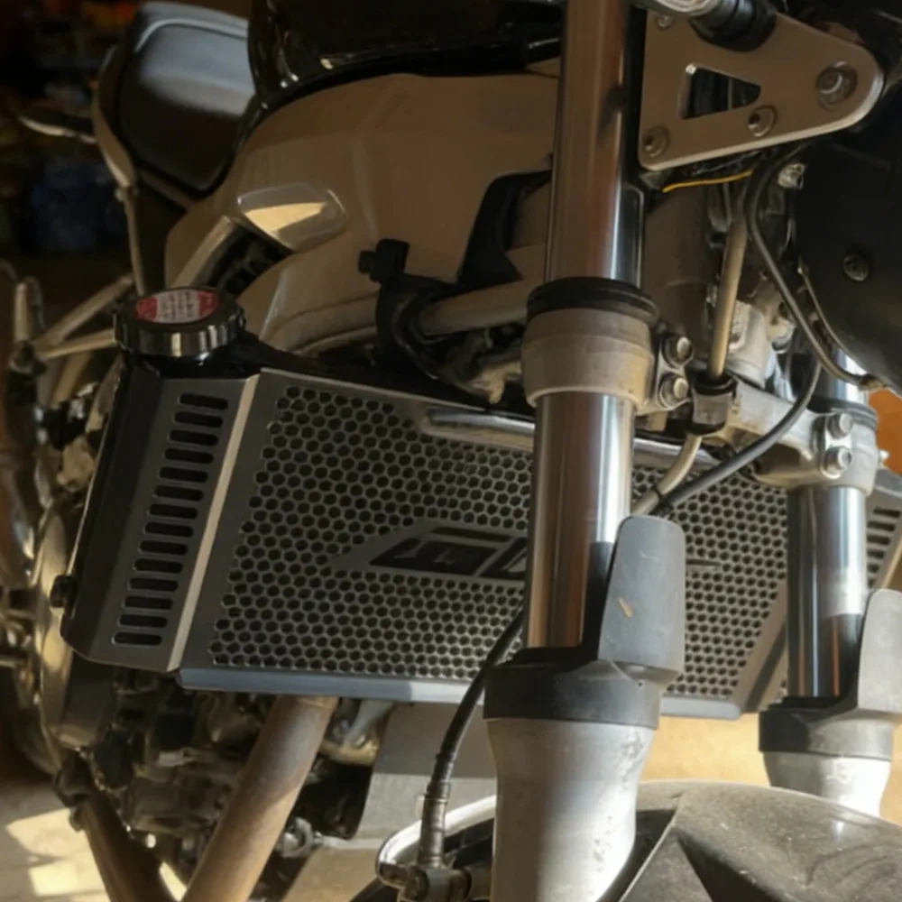 SV650 N / S FOR SUZUKI SV650N SV650S SV 650 N/S 1999-2008 2007 2006 2005 Motorcycles Radiator Grille Guard Cover Protection
SV650 N / S FOR SUZUKI SV650N SV650S SV 650 N/S 1999-2008 2007 2006 2005 Motorcycles Radiator Grille Guard Cover Protection