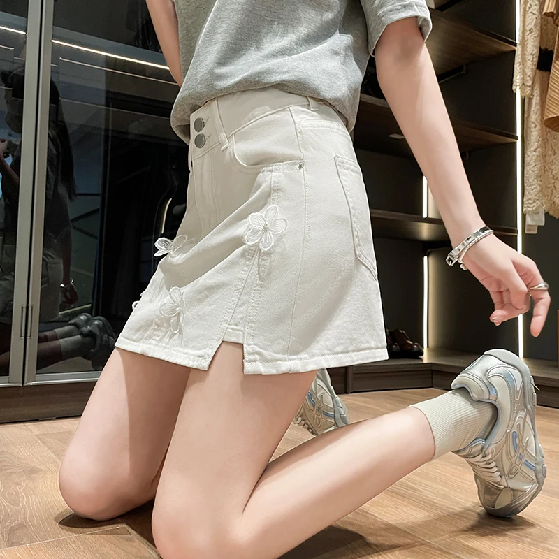 Women's White Denim Mini Skirt 2026 Summer New Beaded Floral Split A-Line Casual Streetwear Jeans Skirt
Women's White Denim Mini Skirt 2026 Summer New Beaded Floral Split A-Line Casual Streetwear Jeans Skirt
