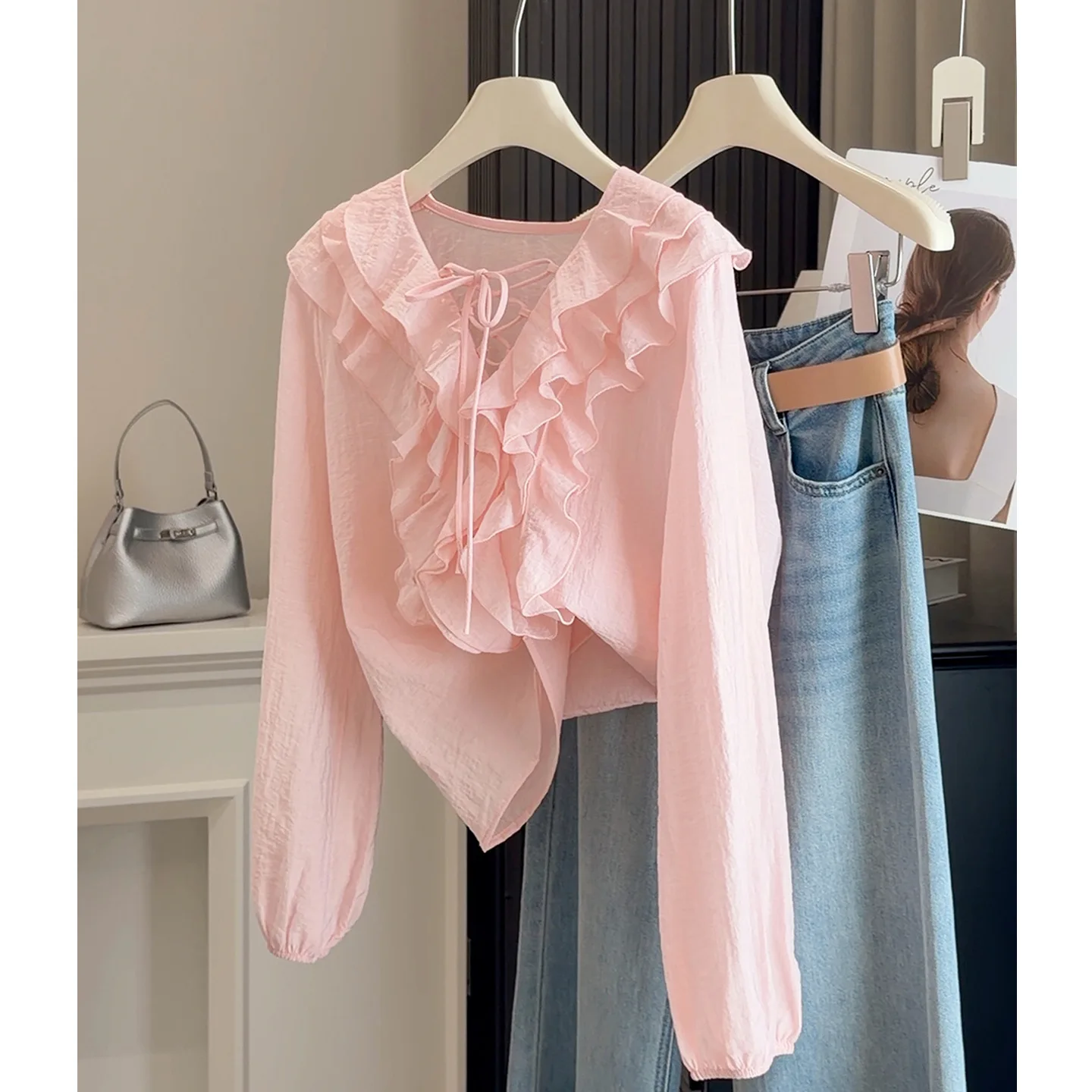 ALPHALMODA Retro V-neck, Ruffled, Lace-up, Loose Shirt for Women, Fashion Versatile, Long-sleeved, Top
ALPHALMODA Retro V-neck, Ruffled, Lace-up, Loose Shirt for Women, Fashion Versatile, Long-sleeved, Top
