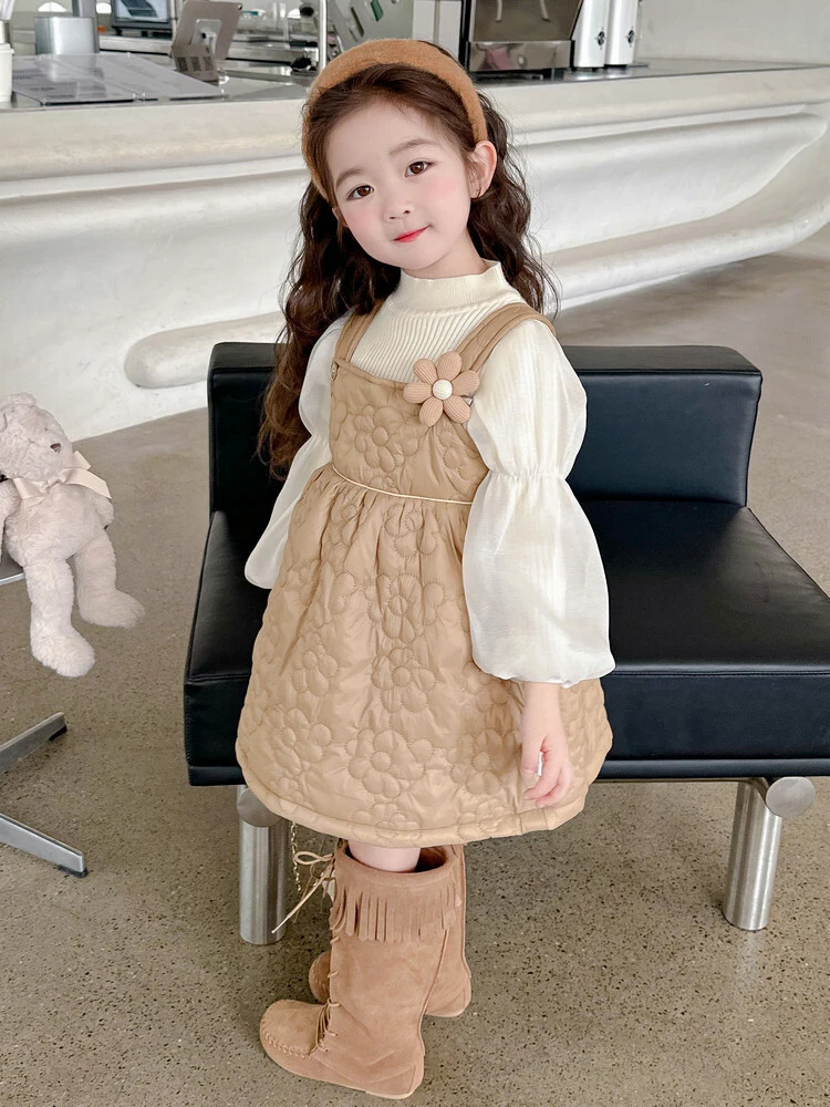 Autumn Winter Children Kids Girls Clothing Sets Long Sleeve Knitted Tops Plaid Shorts With Camisole Dress Sweet Girls Costumes
Autumn Winter Children Kids Girls Clothing Sets Long Sleeve Knitted Tops Plaid Shorts With Camisole Dress Sweet Girls Costumes