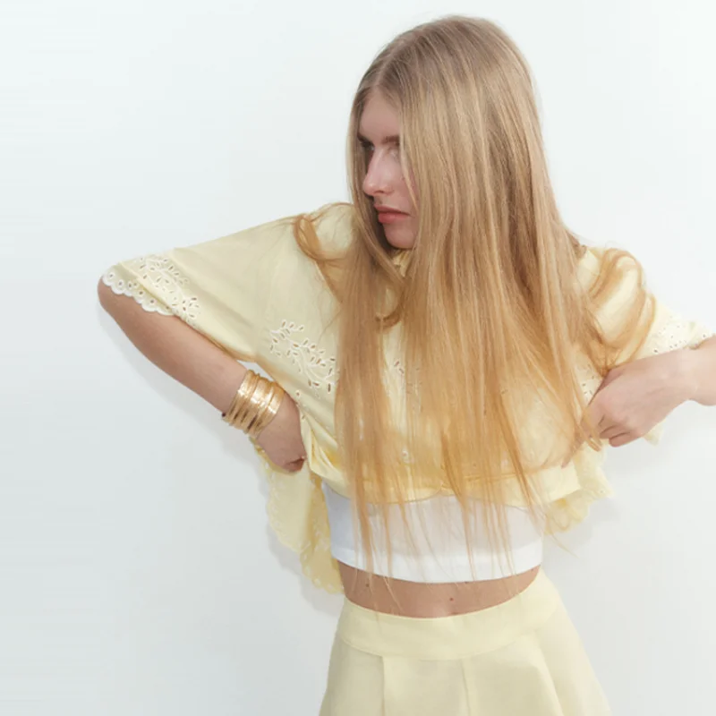 Chic Summer Yellow Hollow Out Top Short Sets Lapel Breasted Half Sleeve Shirt High Waist Casual Shorts 2025 Home-based Two-piece
Chic Summer Yellow Hollow Out Top Short Sets Lapel Breasted Half Sleeve Shirt High Waist Casual Shorts 2025 Home-based Two-piece