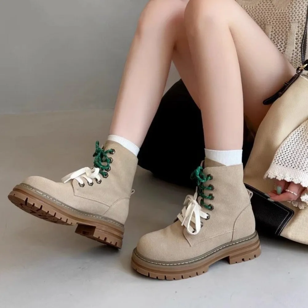 British Style Boots Women 2024 Autumn Winter New Casual Lace-up Women's High Top Boots Non-slip Thick Sole Outdoor Hiking Boots
British Style Boots Women 2024 Autumn Winter New Casual Lace-up Women's High Top Boots Non-slip Thick Sole Outdoor Hiking Boots