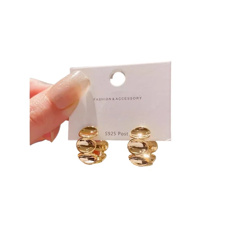 Premium sense metal cold wind C-shaped earrings, retro gold French versatile temperament earrings
Premium sense metal cold wind C-shaped earrings, retro gold French versatile temperament earrings