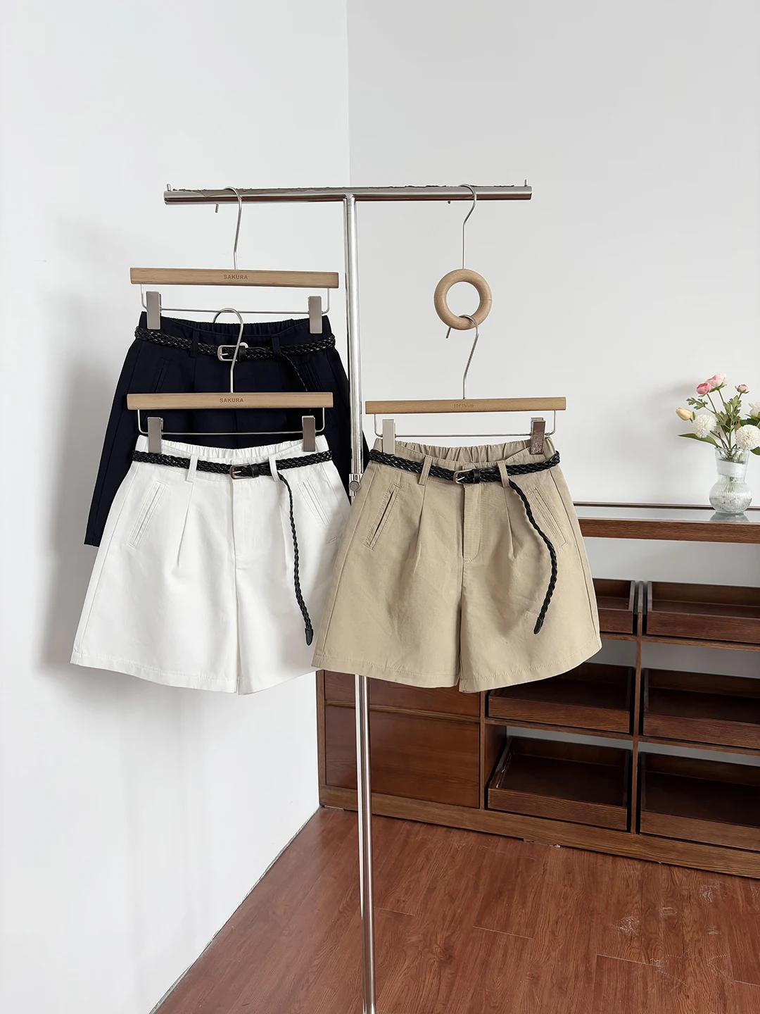 High Waist Wide Leg Short Pants Women's Casual Fashion Simple Match Commute Belted 2026 New Korean Style Slimming
High Waist Wide Leg Short Pants Women's Casual Fashion Simple Match Commute Belted 2026 New Korean Style Slimming
