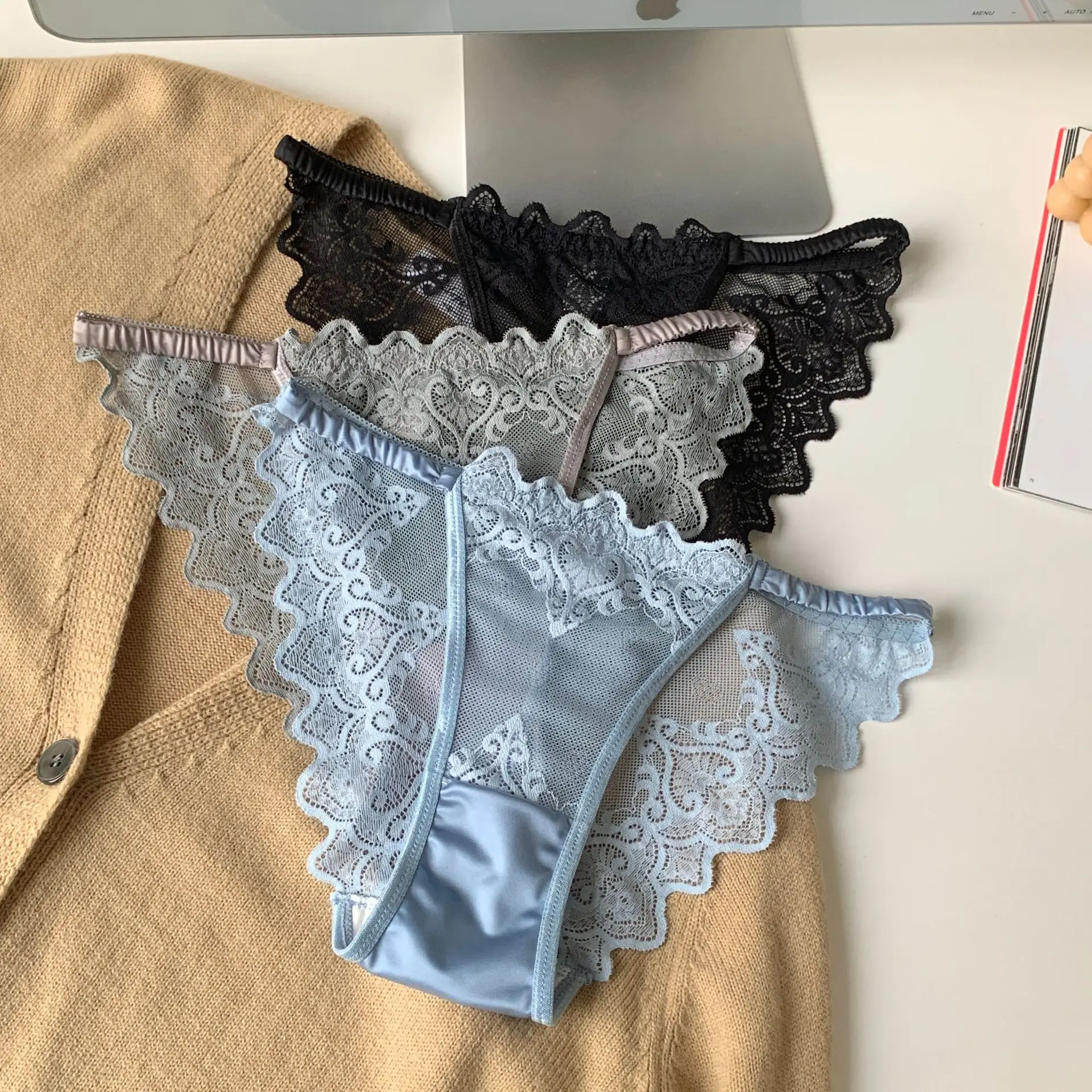 Sexy Low Waist Lace Underwear Women's Briefs Quick Dry Nylon Fabric Comfortable Women's Underpants Fashionable Innerwear
Sexy Low Waist Lace Underwear Women's Briefs Quick Dry Nylon Fabric Comfortable Women's Underpants Fashionable Innerwear