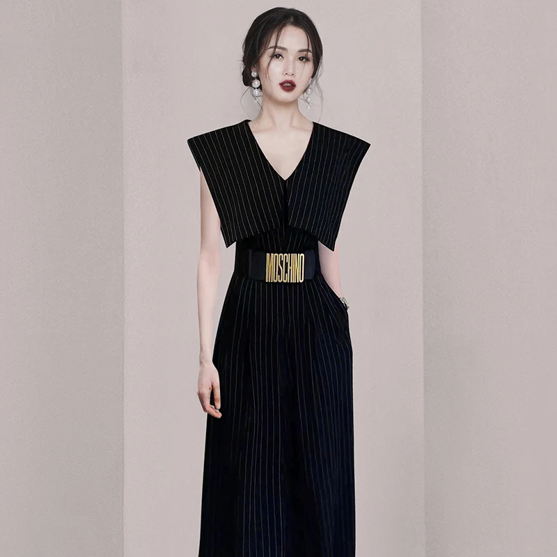 One-Piece Pants for Women V-Neck High Waist Slimming Wide Leg Striped Fashionable Summer 2024 Korean Style Commute
One-Piece Pants for Women V-Neck High Waist Slimming Wide Leg Striped Fashionable Summer 2024 Korean Style Commute
