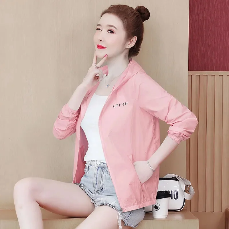 2025 New Fashion Summer Women's Jacket Sun Protection Thin Coat Long Sleeve Causal Hooded Loose Short Jackets Outwear
2025 New Fashion Summer Women's Jacket Sun Protection Thin Coat Long Sleeve Causal Hooded Loose Short Jackets Outwear