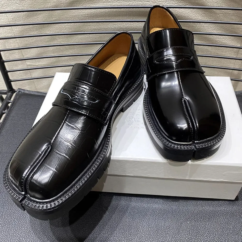 New Fashion Genuine Leather Men Loafers British Style Street Split Toe Trendy Work Shoes Luxury Women's Party Walking Shoes
New Fashion Genuine Leather Men Loafers British Style Street Split Toe Trendy Work Shoes Luxury Women's Party Walking Shoes