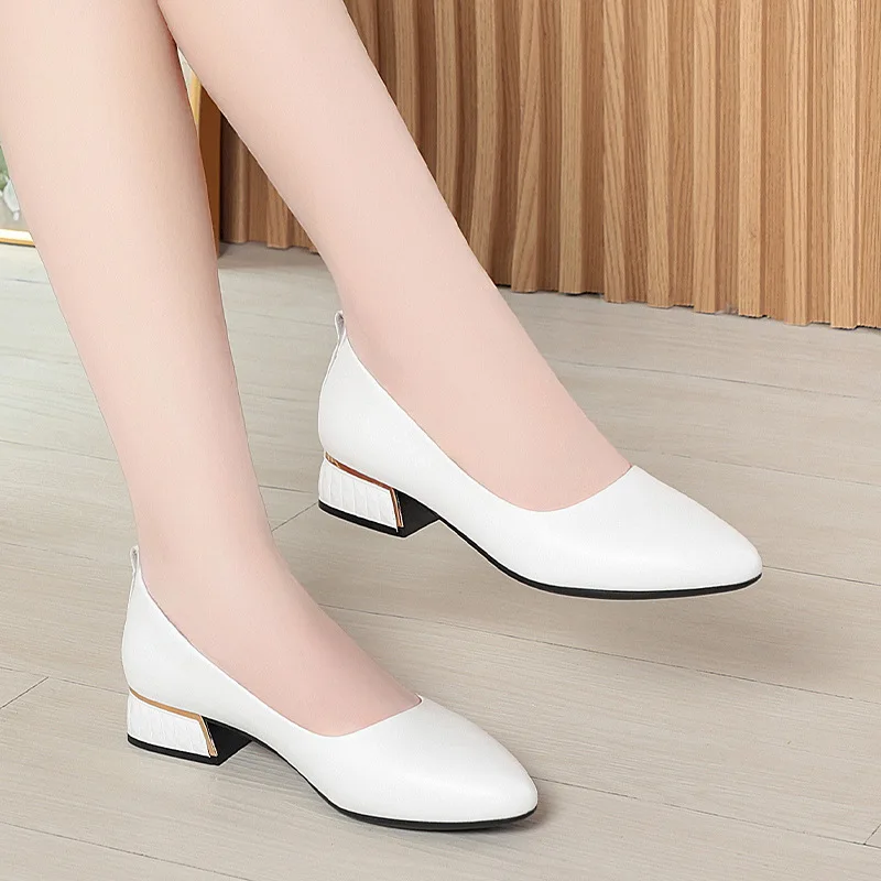 2025 Summer Women's Soft Leather Chunky Heel Pumps Pointed Toe Low Heel Office Shoes White Work Dress Shoes Size 35-41
2025 Summer Women's Soft Leather Chunky Heel Pumps Pointed Toe Low Heel Office Shoes White Work Dress Shoes Size 35-41