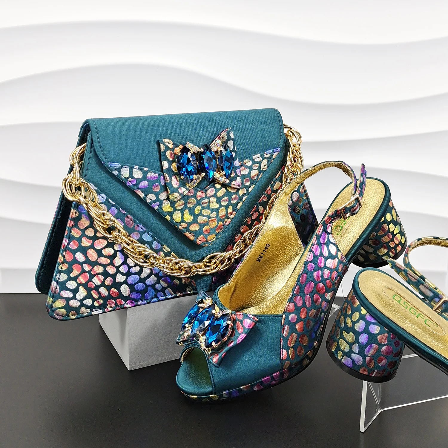 New Round High-heeled Shoes Pointed Toe Matching Women Hand Bag For Wedding Teal Blue Rhinestone Design Party Women's Pumps
New Round High-heeled Shoes Pointed Toe Matching Women Hand Bag For Wedding Teal Blue Rhinestone Design Party Women's Pumps