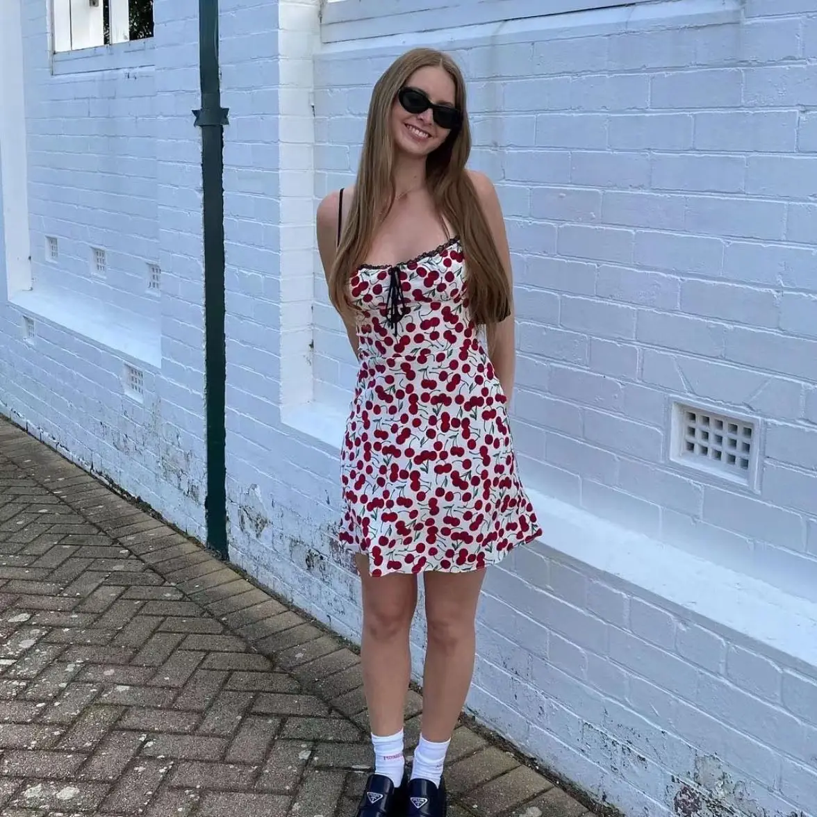 Ретро-романтическое платье с вишневым принтом и поясом, женское, весна-лето, новинка, А-силуэт, с завышенной талией, на одно плечо
Ретро-романтическое платье с вишневым принтом и поясом, женское, весна-лето, новинка, А-силуэт, с завышенной талией, на одно плечо